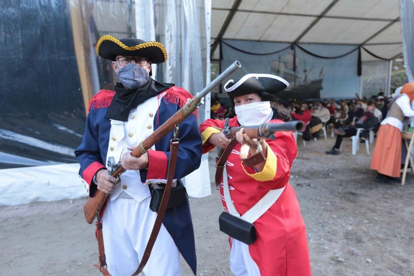 Las ropas que visten los participantes en las diferentes representaciones son confeccionadas por ellos mismos, basándose en un estricto rigor histórico y en la búsqueda de información de la época.