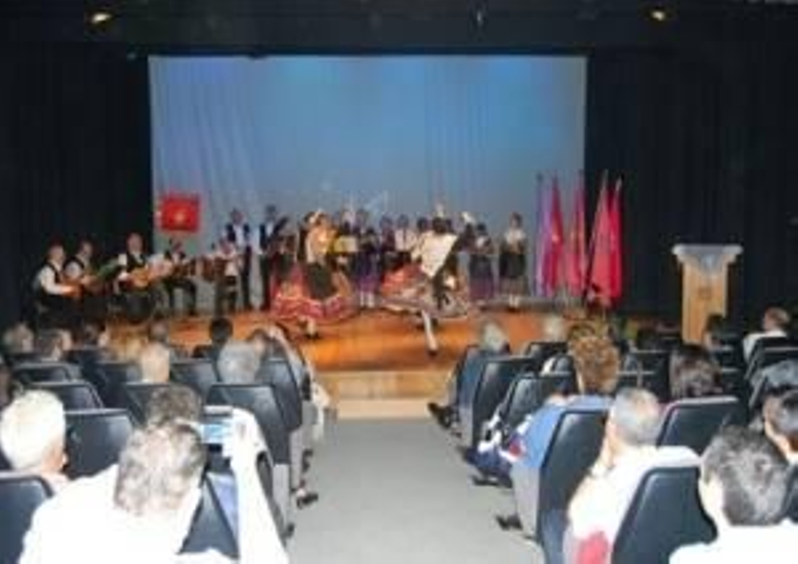 Exhibición de un baile durante la celebración.