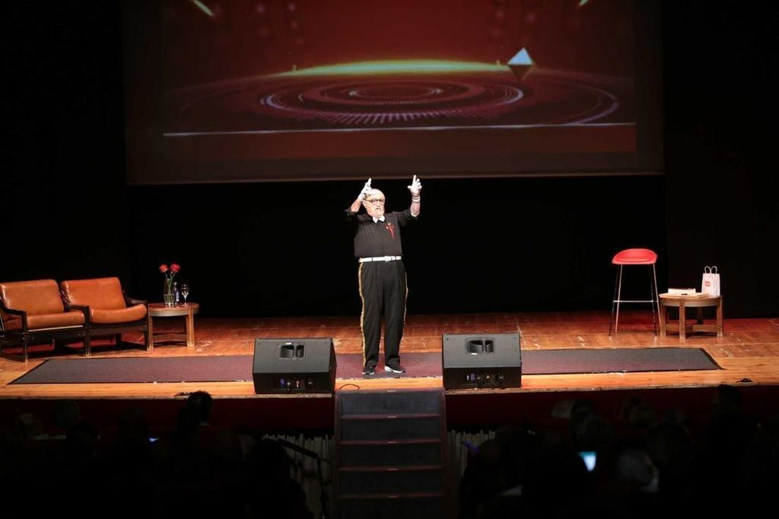 El humorista Moncho Borrajo, ayer en el Teatro García Barbón.