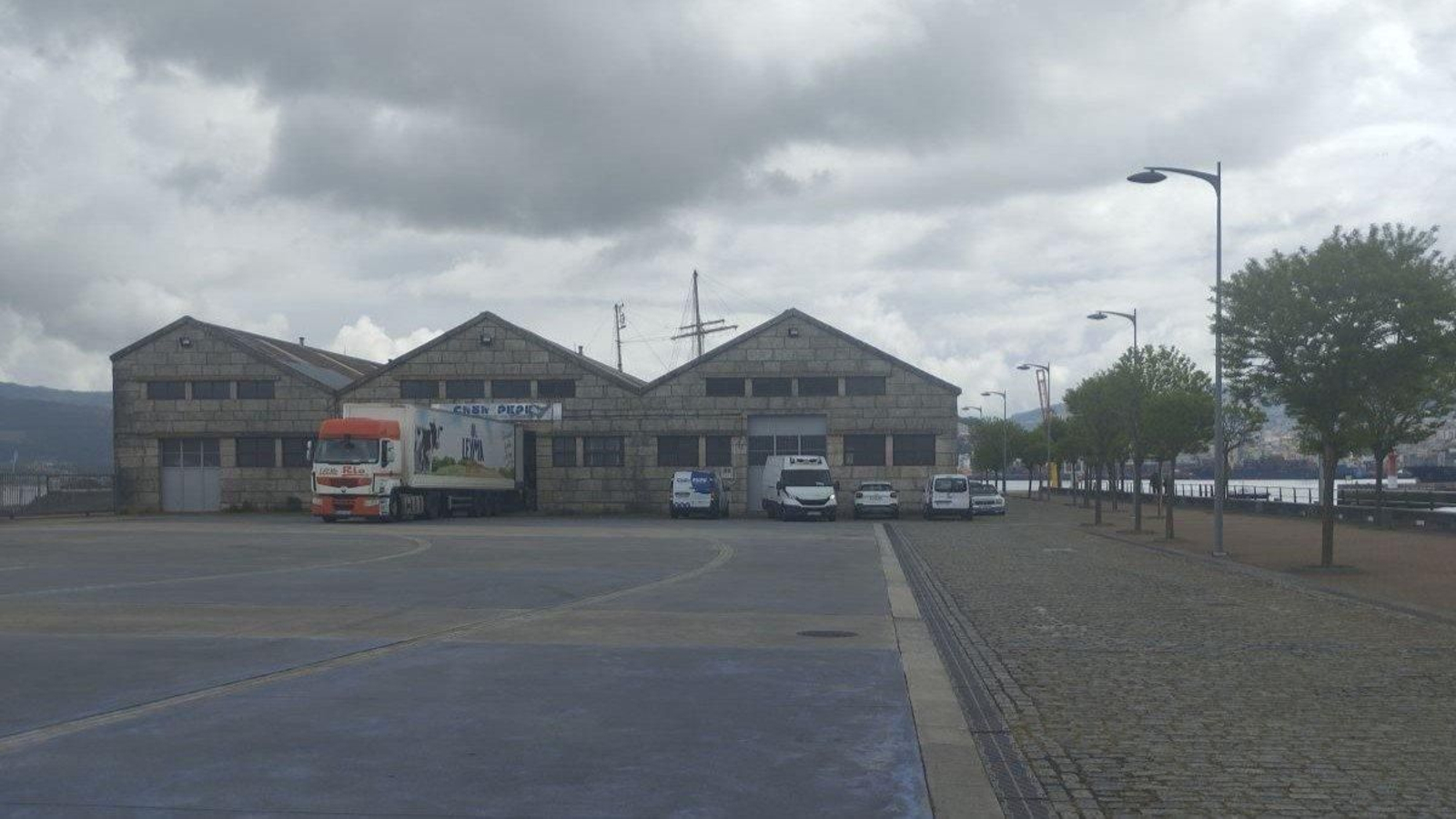 La actividad aún se mantiene en las naves de víveres de Casa Pepe en Trasatlánticos.