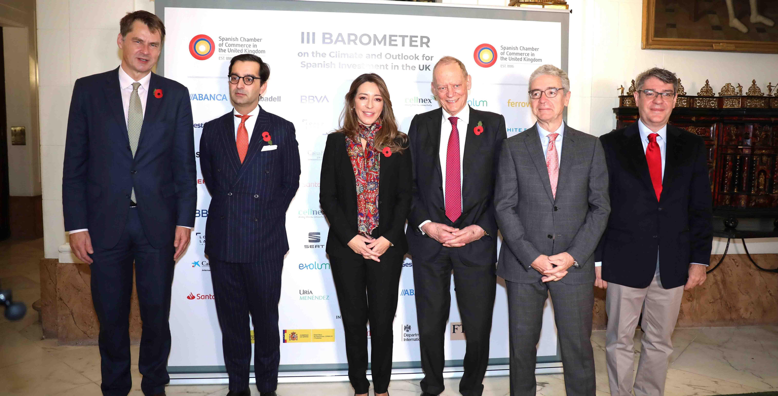 De izda a dcha: el embajador británico en España, Hugh Elliot; el presidente de la Cámara de Comercio de España en Reino Unido, Eduardo Barrachina; la secretaria de Estado de Comercio, Xiana Méndez; el secretario británico para la Inversión, Lord Grimstone of Boscobel, el embajador español en Londres, José Pascual Marco, y el director de la Oficina Económica y Comercial de España en Londres. EFE/ Angeles Rodenas