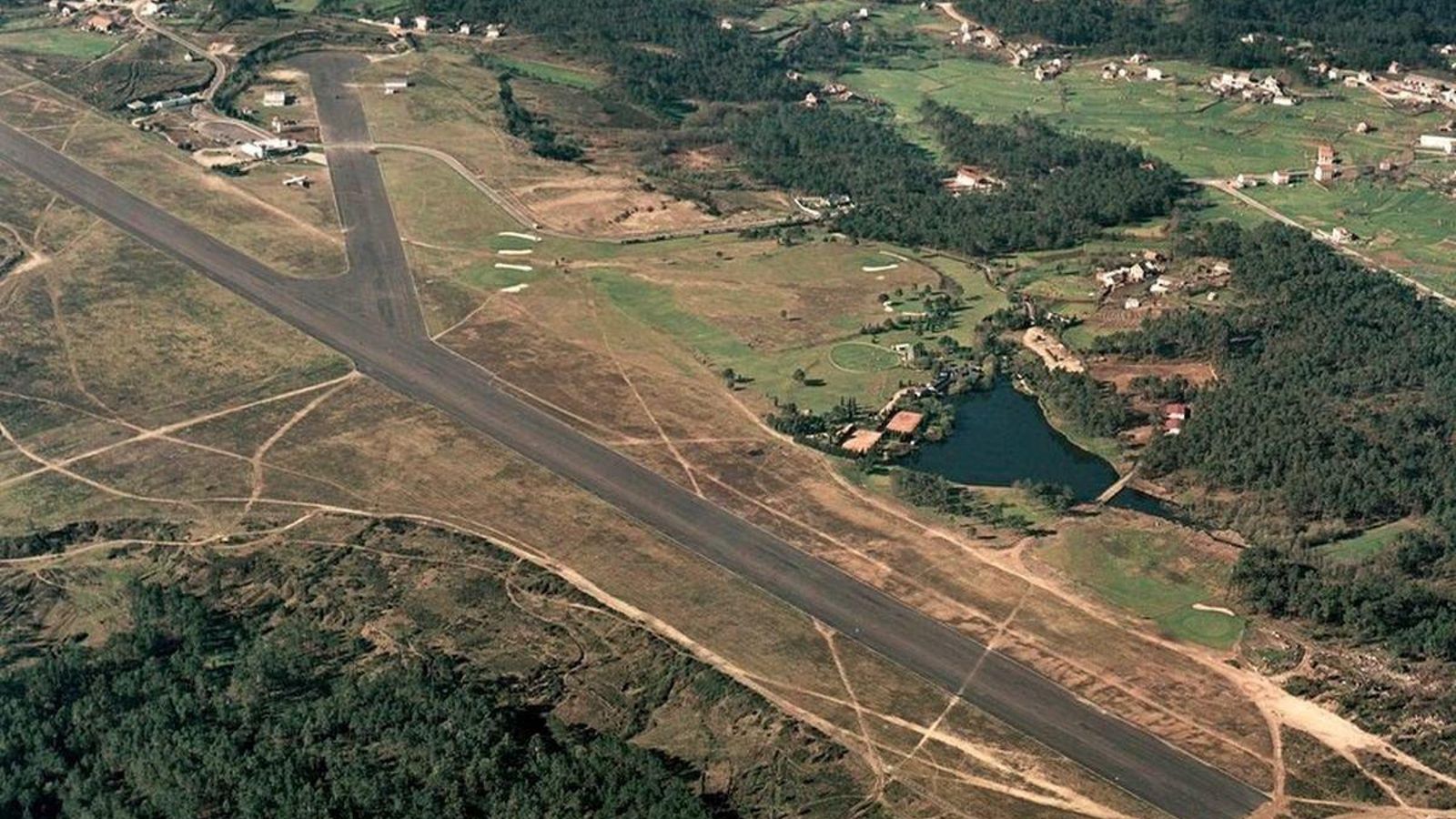 Ubicada en el antiguo paso de tranvía entre Vigo y Mondariz y tras varios parches, el próximo 6 de mayo realizará una pavimentación completa.