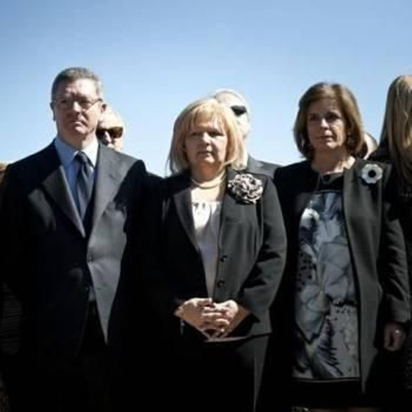 Alberto Ruíz-Gallardón, Ángeles Pedraza y Ana Botella, durante el acto que la AVT ha celebrado el 11-M en el 'Bosque del Recuerdo'. Foto: Luca Piergiovanni