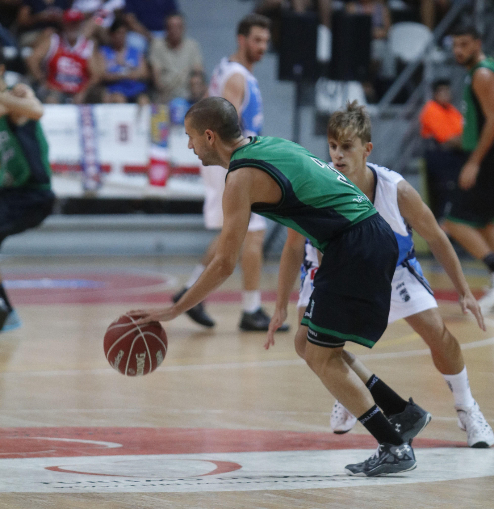 Sabat vuelve a Vigo, pero con el Obra. Arriba, Hanga, fichaje del Barça.