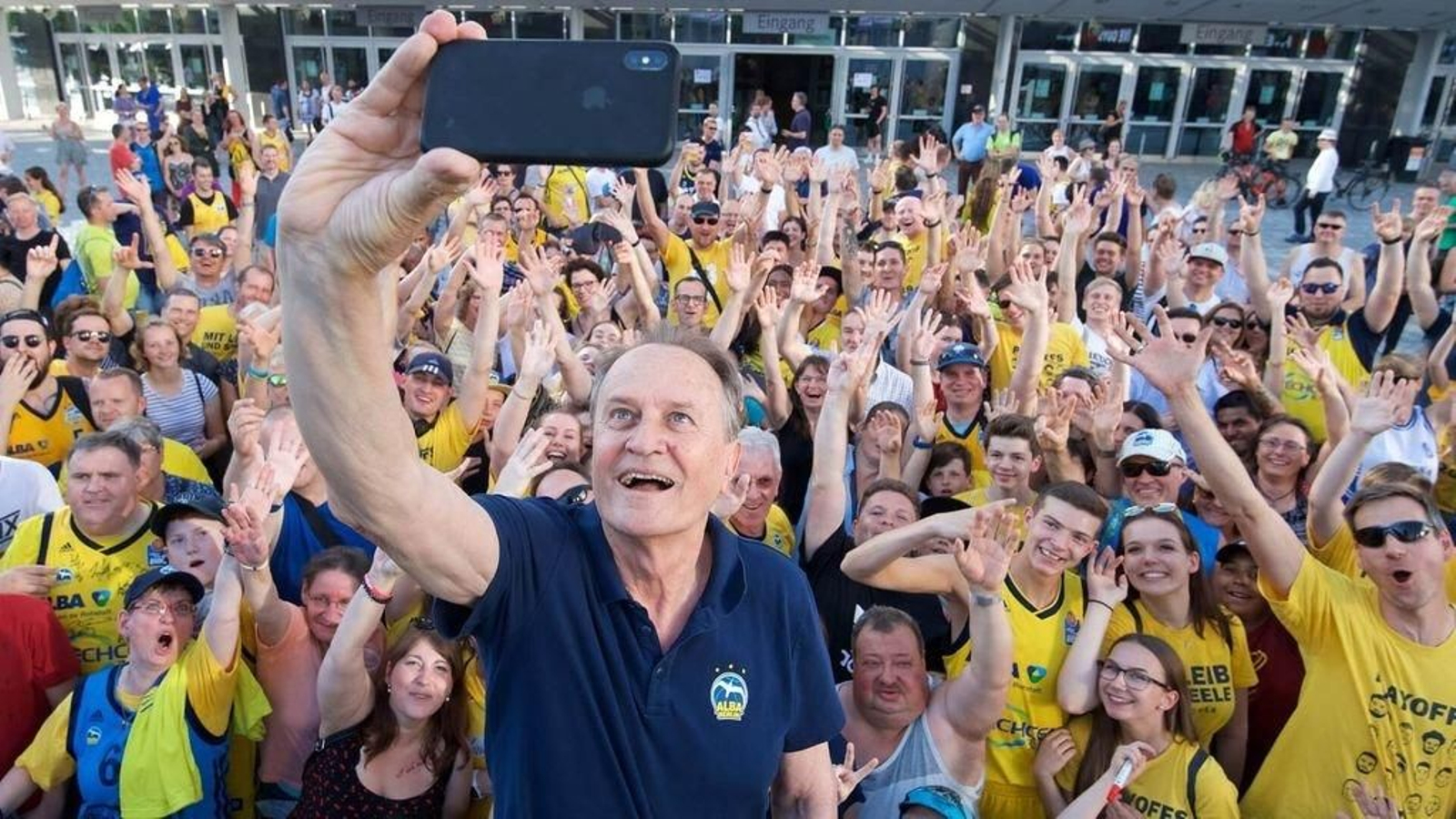 Aíto García Reneses se da un baño de masas en Berlín.