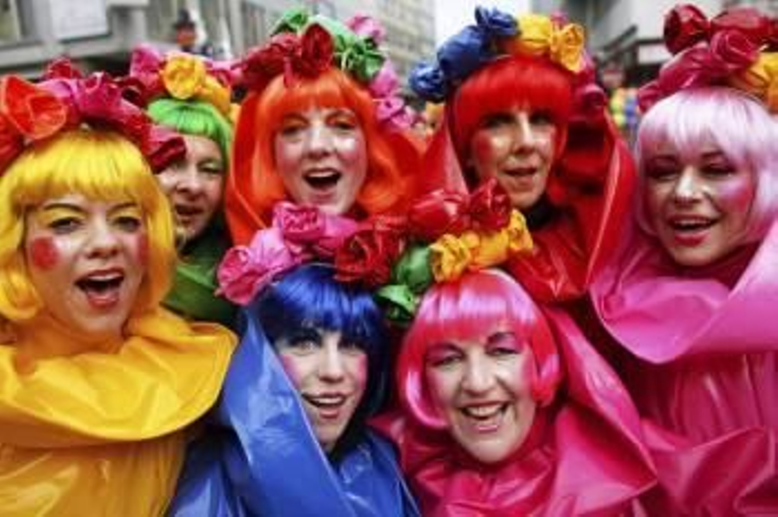 Mujeres disfrazadas en Colonia, donde se celebra uno de los carnavales más tradicionales de Alemania. (Foto: O. BERG)