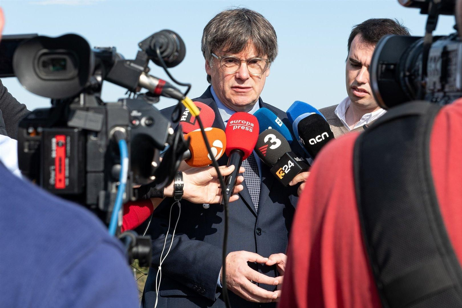 Puigdemont valora la jornada electoral desde Francia.