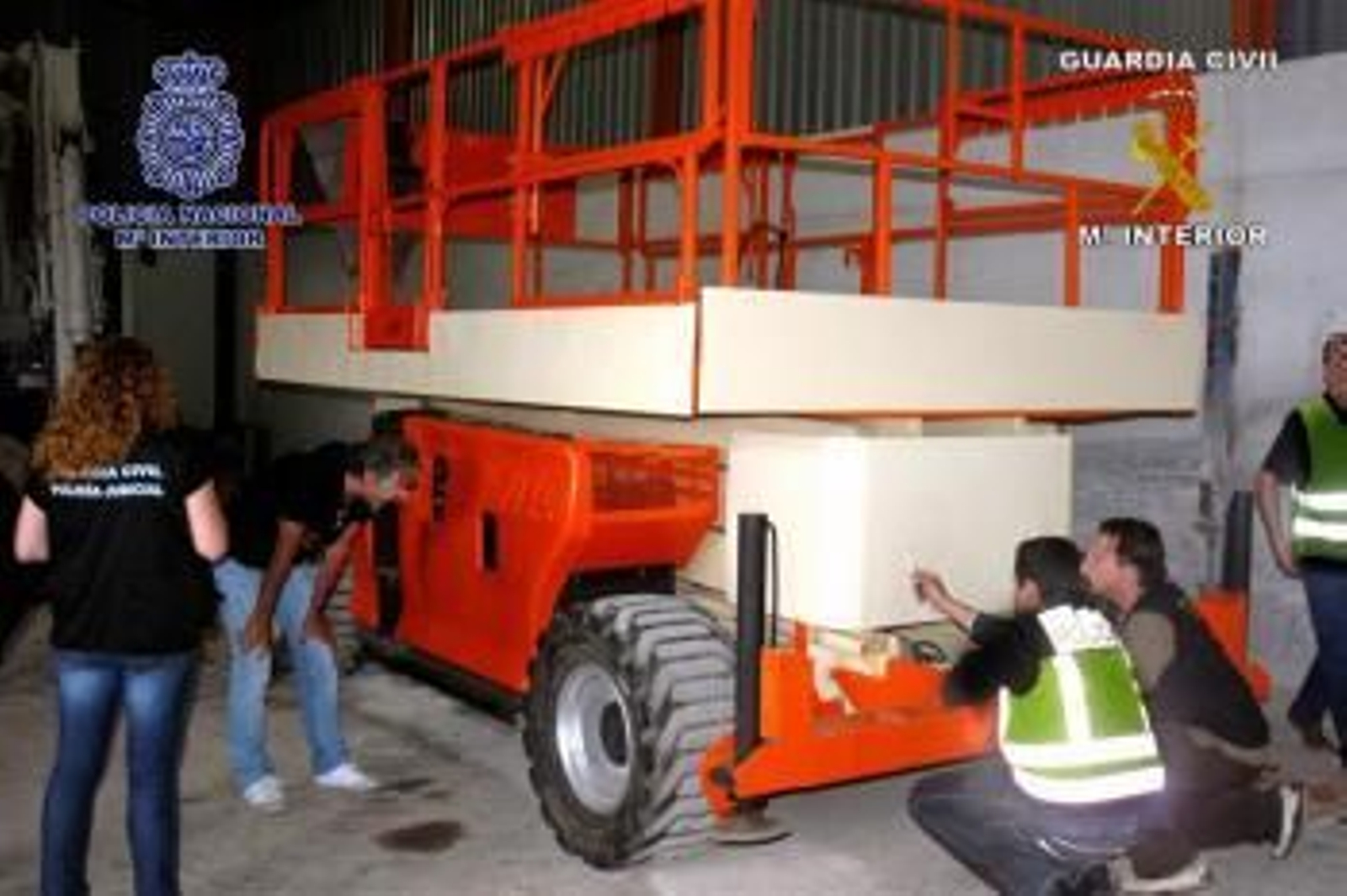 DETIENEN A 7 PERSONAS POR TRÁFICO ILÍCITO DE MAQUINARIA PESADA A MARRUECOS