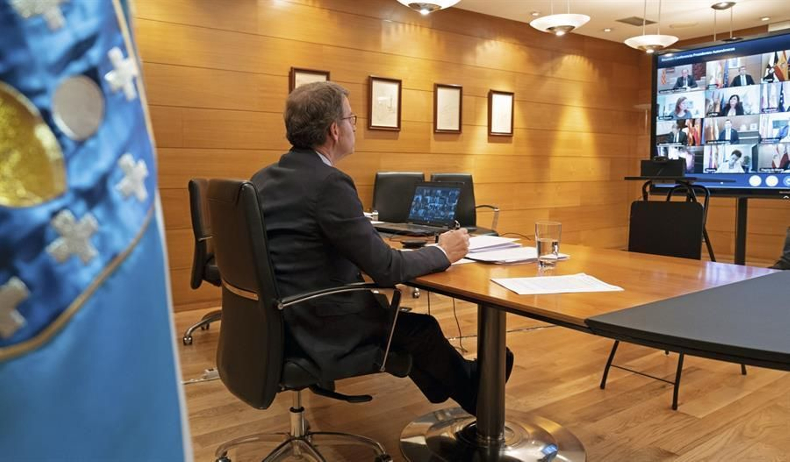 Feijóo, durante la videoconferencia con el presidente Pedro Sánchez