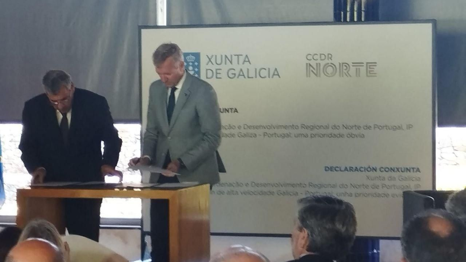 Momento de la firma del acuerdo.