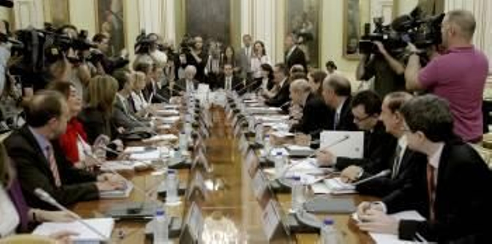 Los responsables de Educación de las Comunidades, en la reunión de ayer con el ministro Wert. (Foto: JUANJO MARTÍN)