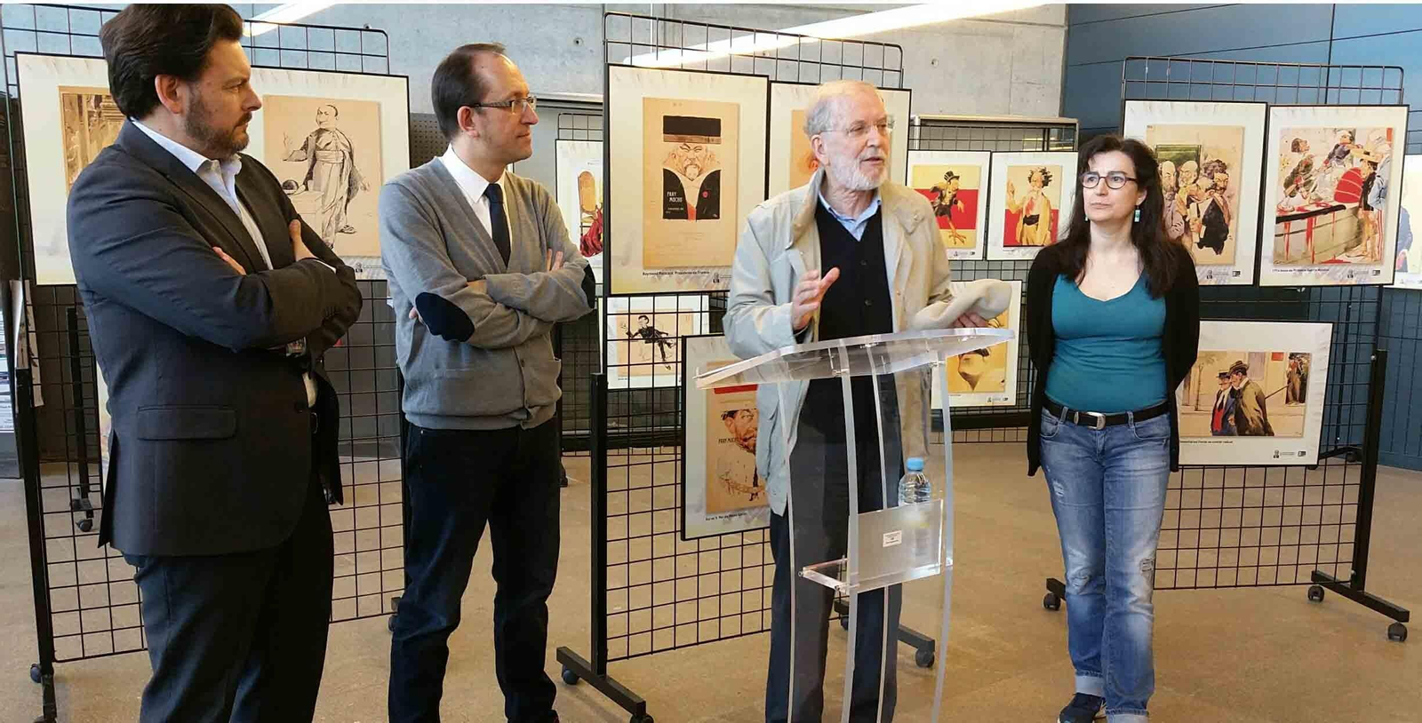 Cuarenta caricaturas del dibujante lucense conforman la muestra que se podrá visitar en la Biblioteca Pública de Santiago Ánxel Casal hasta el próximo 12 de junio