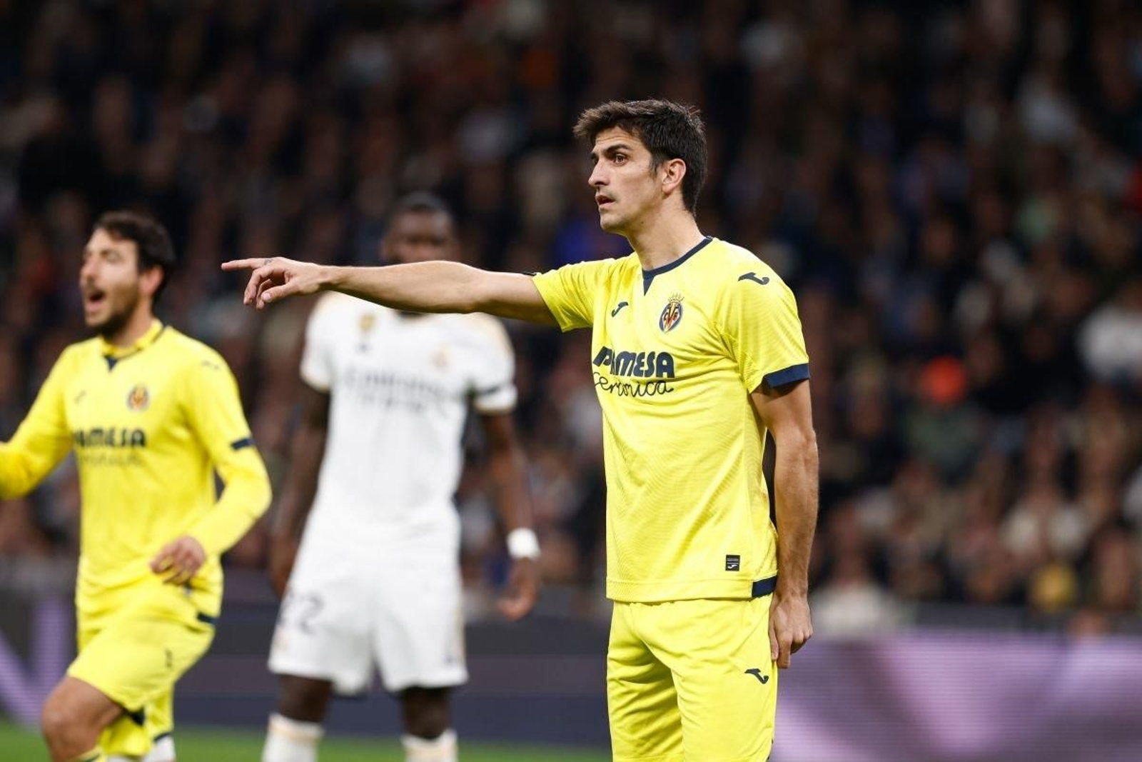 Gerard Moreno y Álex Baena se retiraron lesionados del Bernabéu anoche. Y Capoue vio la quinta amarilla.