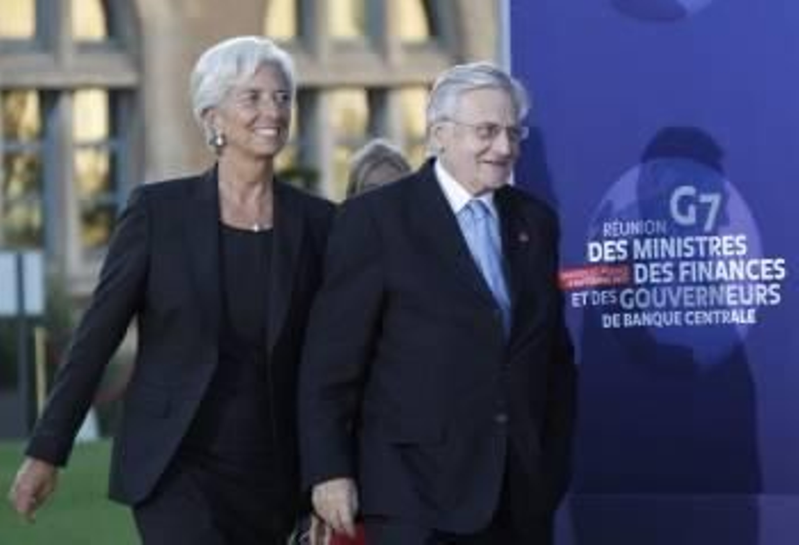 La directora del FMI, Christine Lagarde, y el presidente del BCE, Jean-Claude Trichet, en Marsella. (Foto: HORCAJUELO)