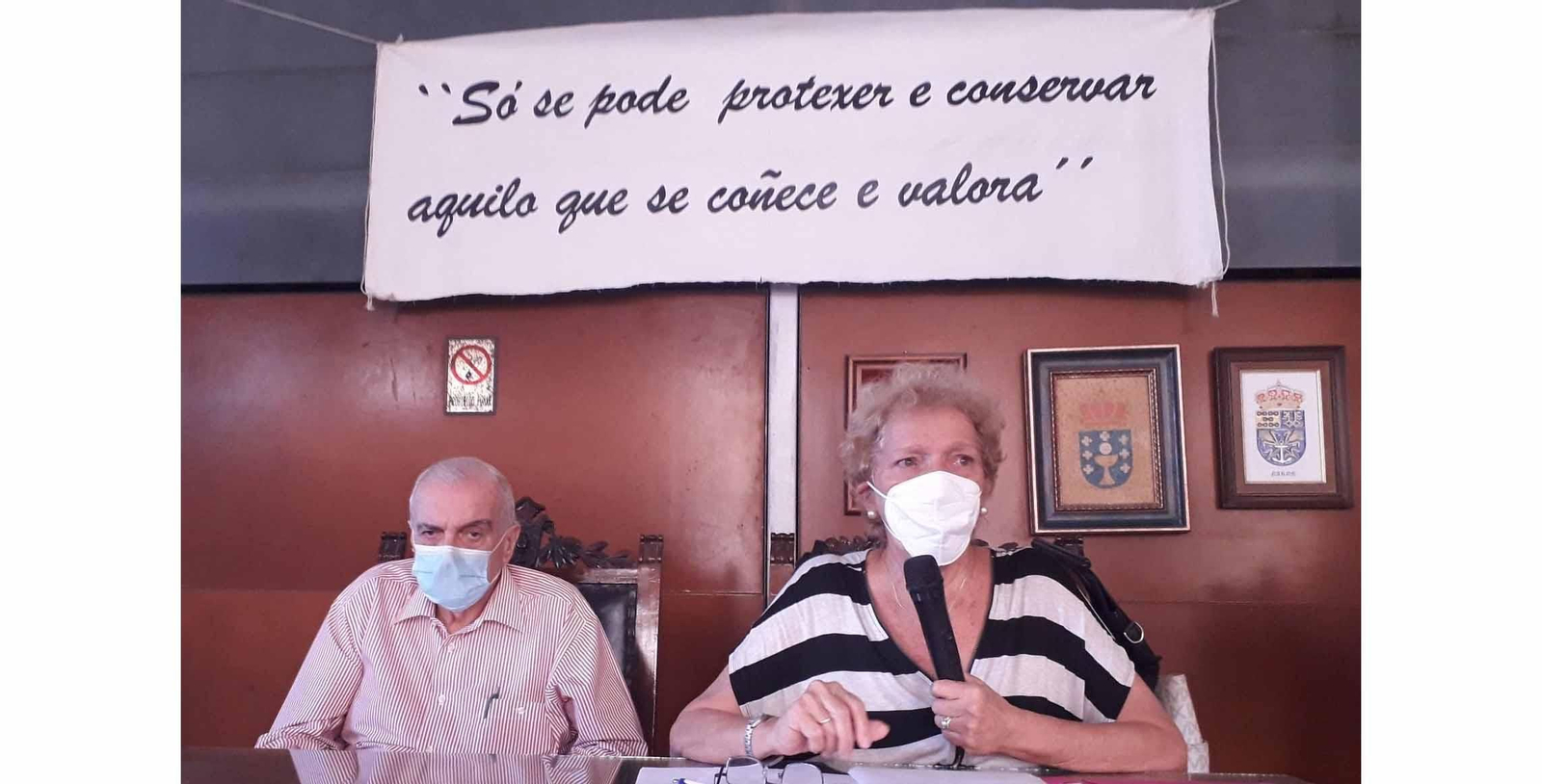 El presidente de la Federación de Sociedades Españolas de Cuba, Julio R. Santamarina López y la presidenta de la ASRMPGH, Juana Caridad Fernández Pérez