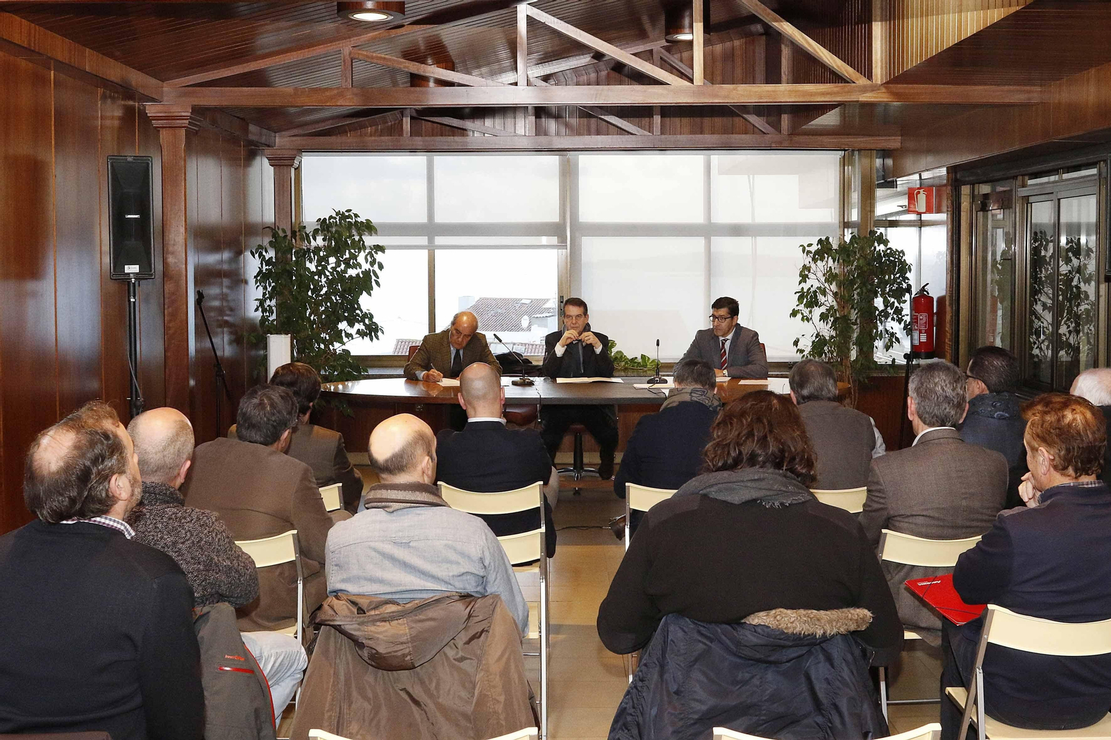 Representantes de siete de los ocho concellos de la Mancomunidad acudieron ayer al pleno.