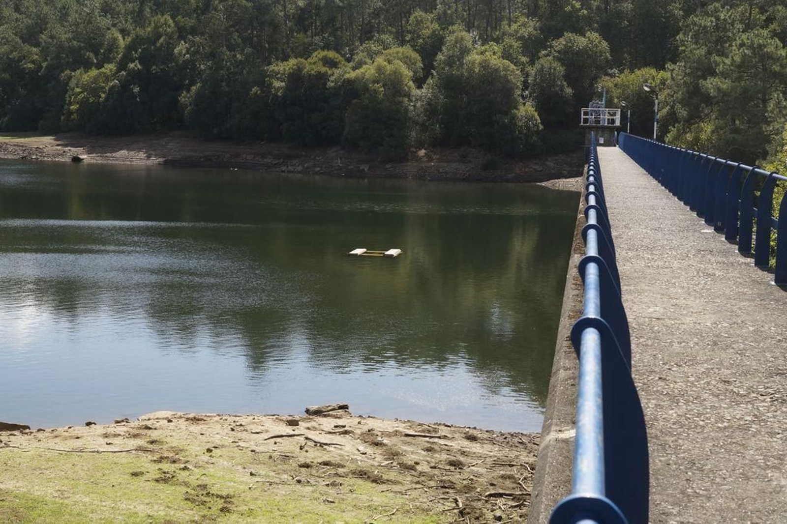 El embalse de Zamáns, el más pequeño, ya nota los efectos de la caída: está a la mitad.