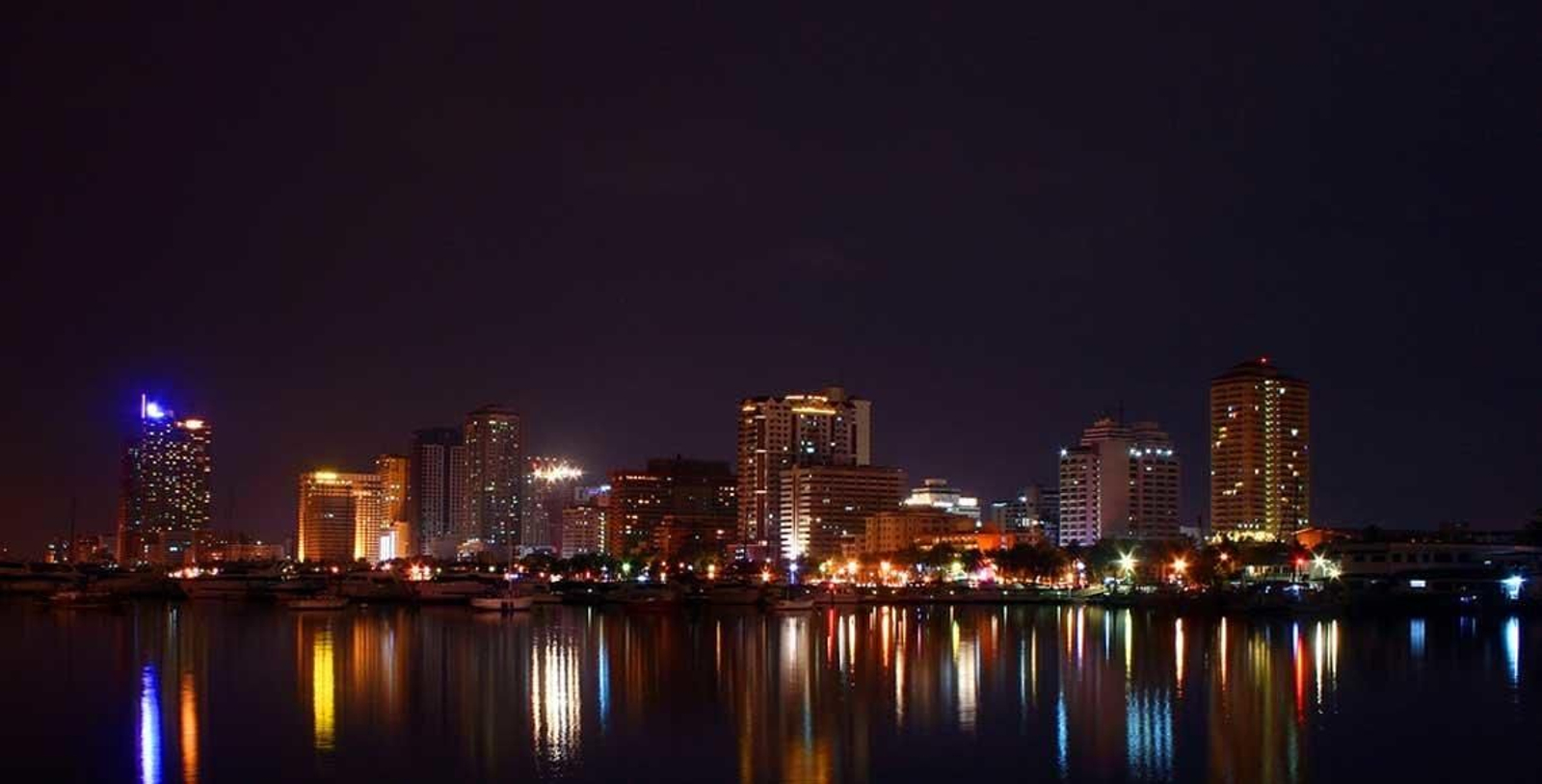 Manila, capital de Filipinas. De Vanessa David from Makati, Philippines - view of the city from across manila bay, CC BY 2.0, https://commons.wikimedia.org/w/index.php?curid=4405751
