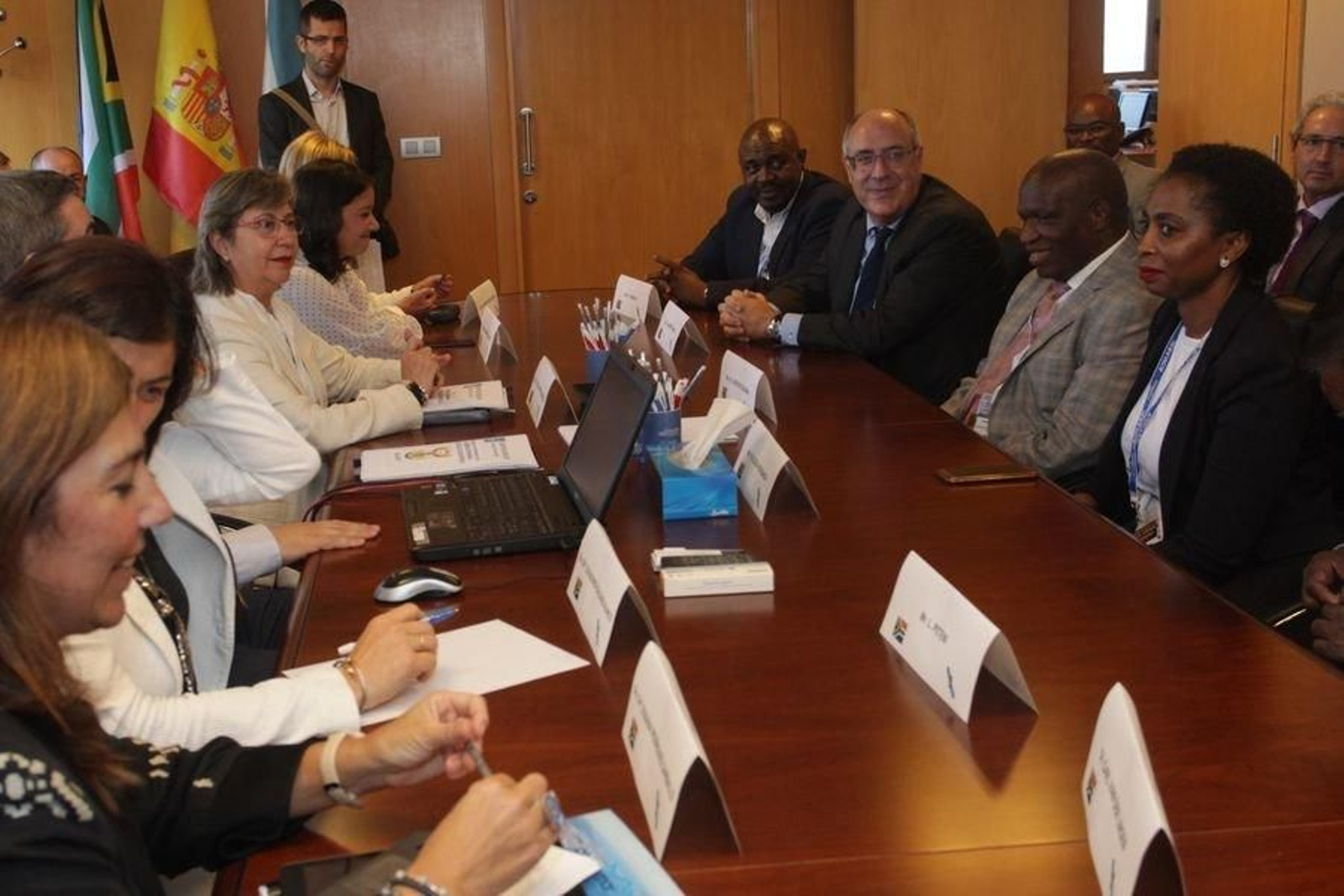 La conselleira do Mar se reunió ayer con el Ministro de Pesca de la República Sudafricana, Hon Sr Senzeni Zokwana.