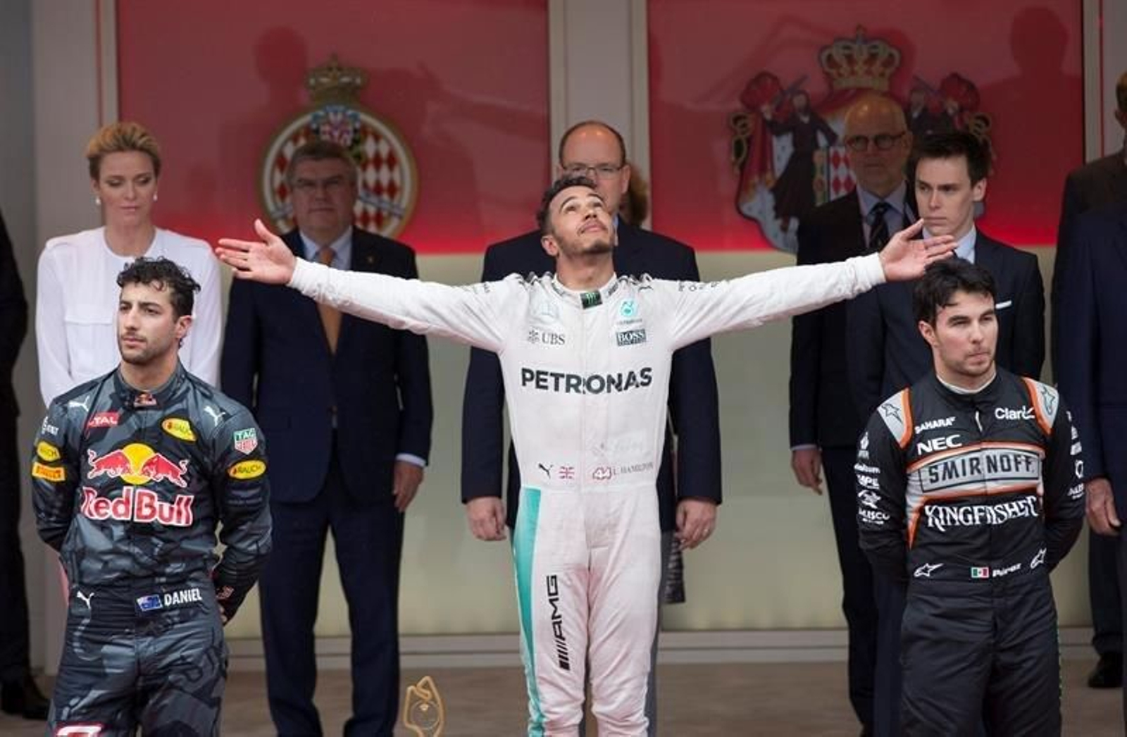 Hamilton gana en Mónaco, Ricciardo y Pérez completan el podio