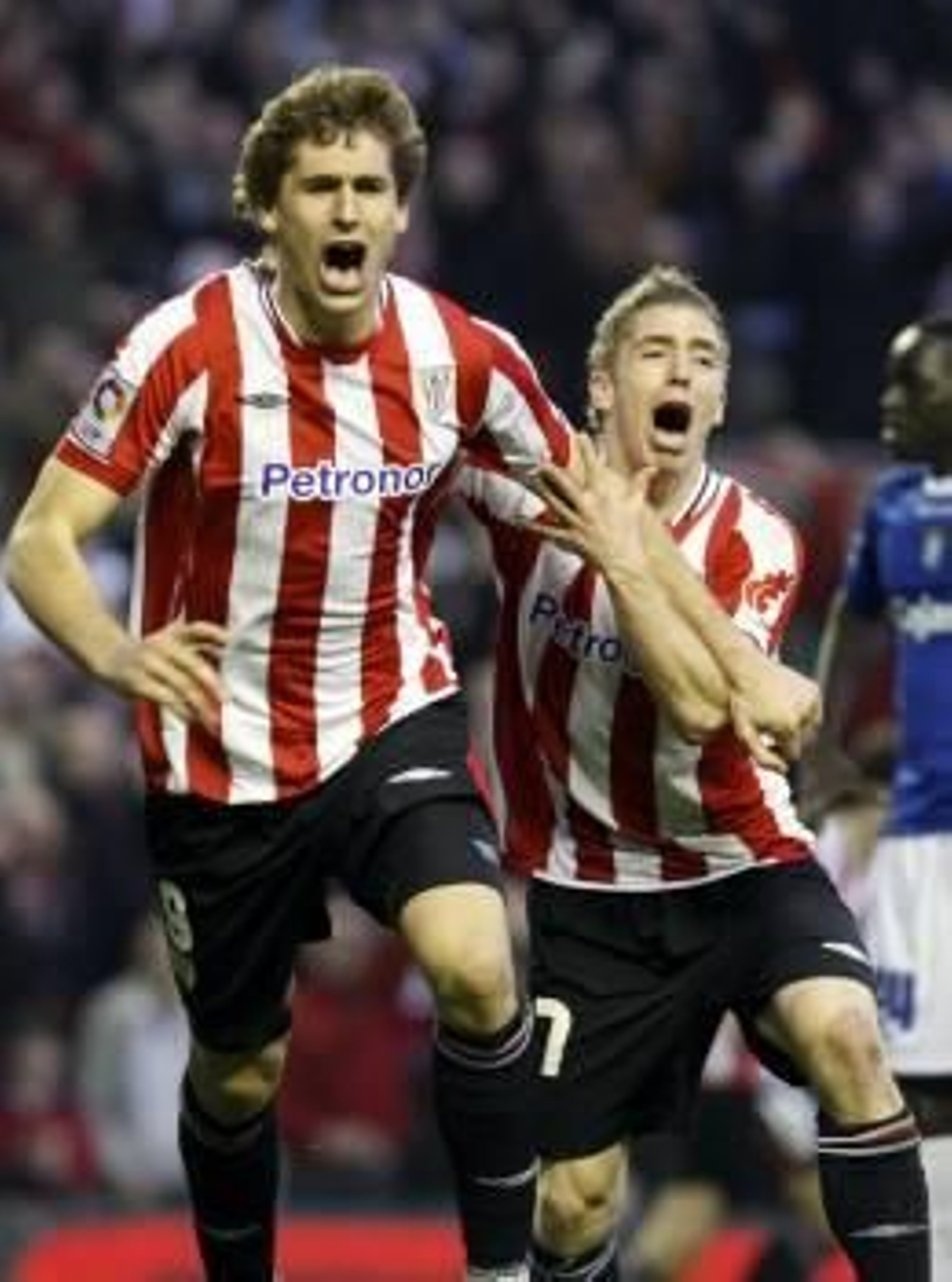 Llorente grita a los cuatro vientos el gol de la victoria. (Foto: Alfredo Aldai)