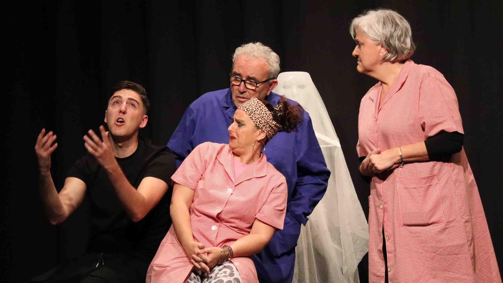 Actuación del grupo Telón Negro