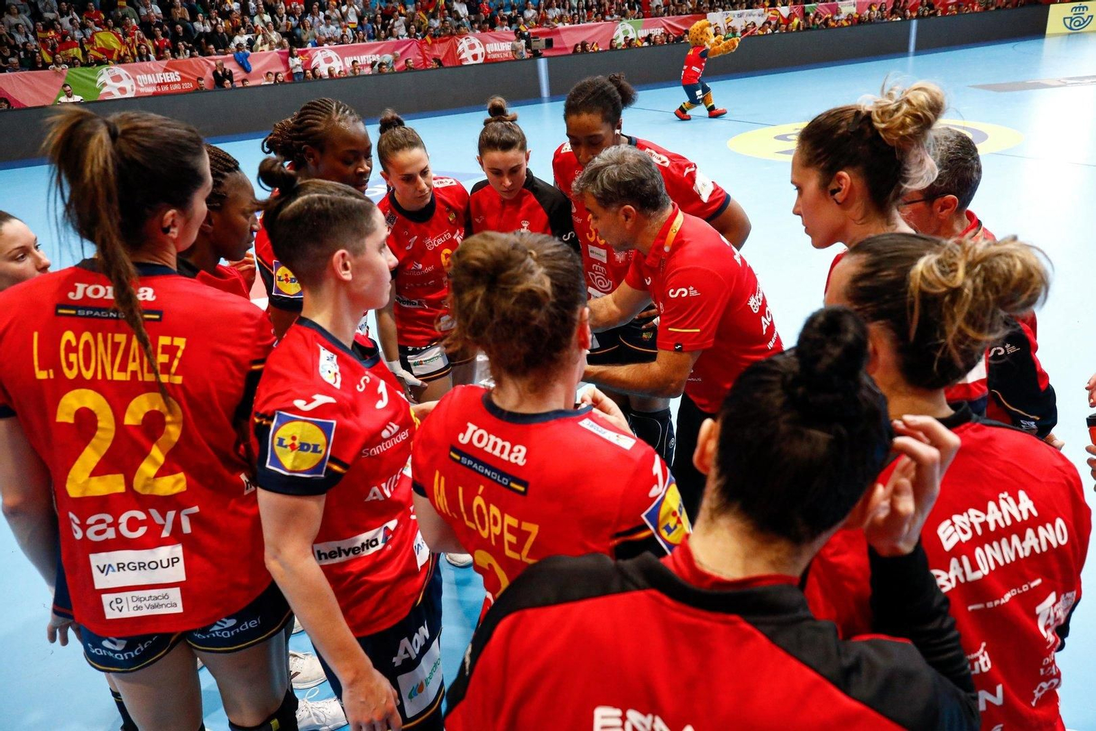 España-Azerbaiyán balonmano femenino en Porriño.