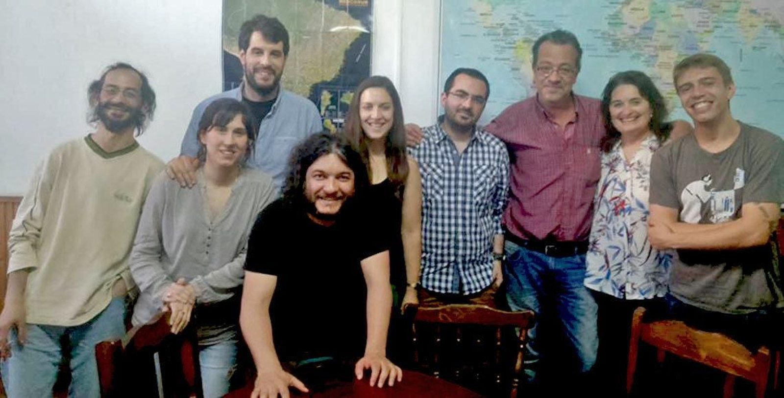Los representantes de Podemos Uruguay antes de la rueda de prensa.