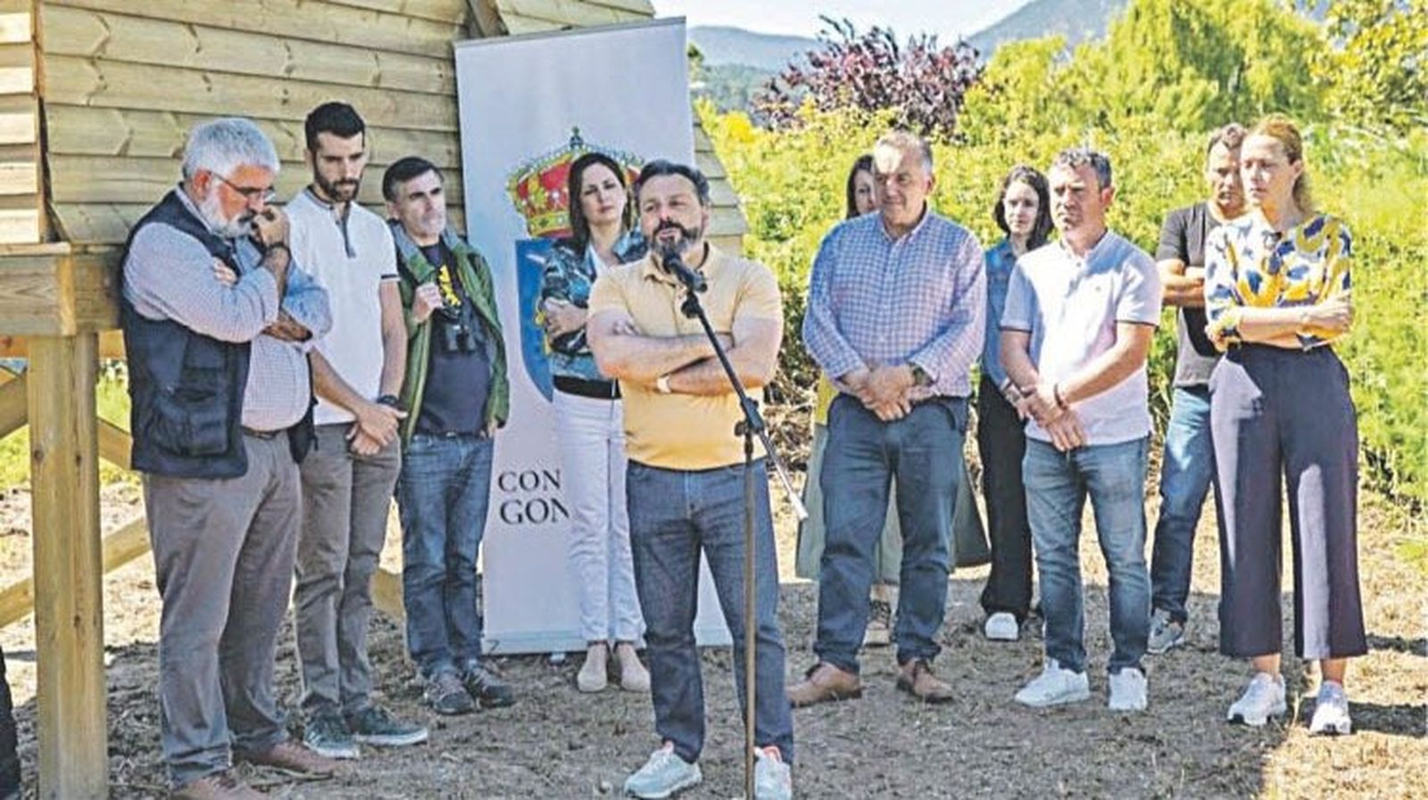 El alcalde, Paco Ferreira, durante la inauguración del observatorio de fauna.
