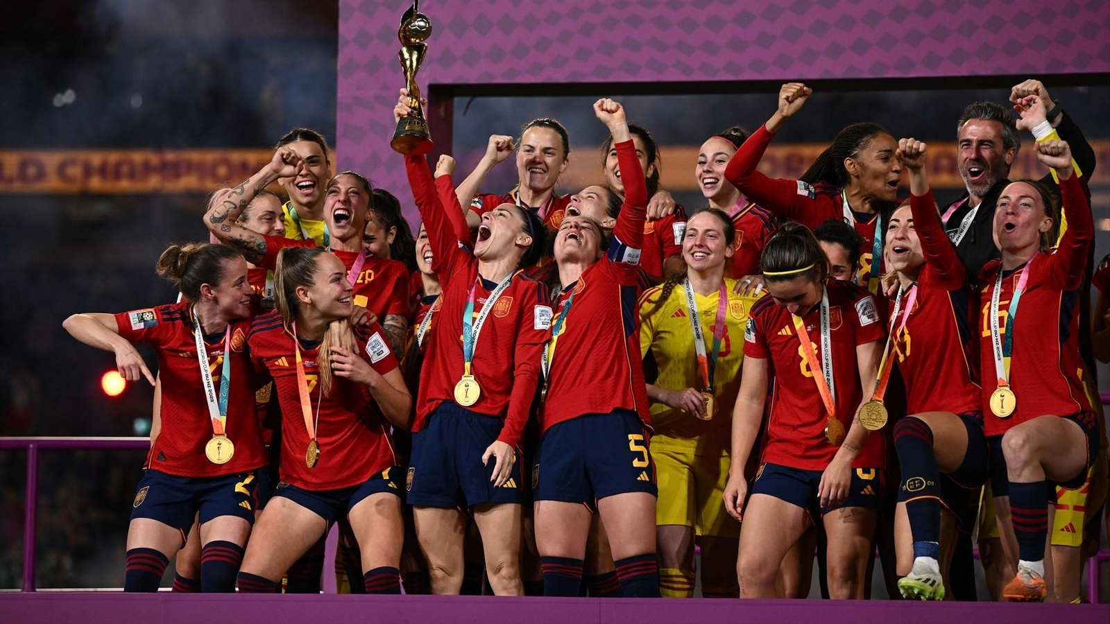 Las jugadoras de la selección española de fútbol celebrando su título de campeonas del mundo.(EP)