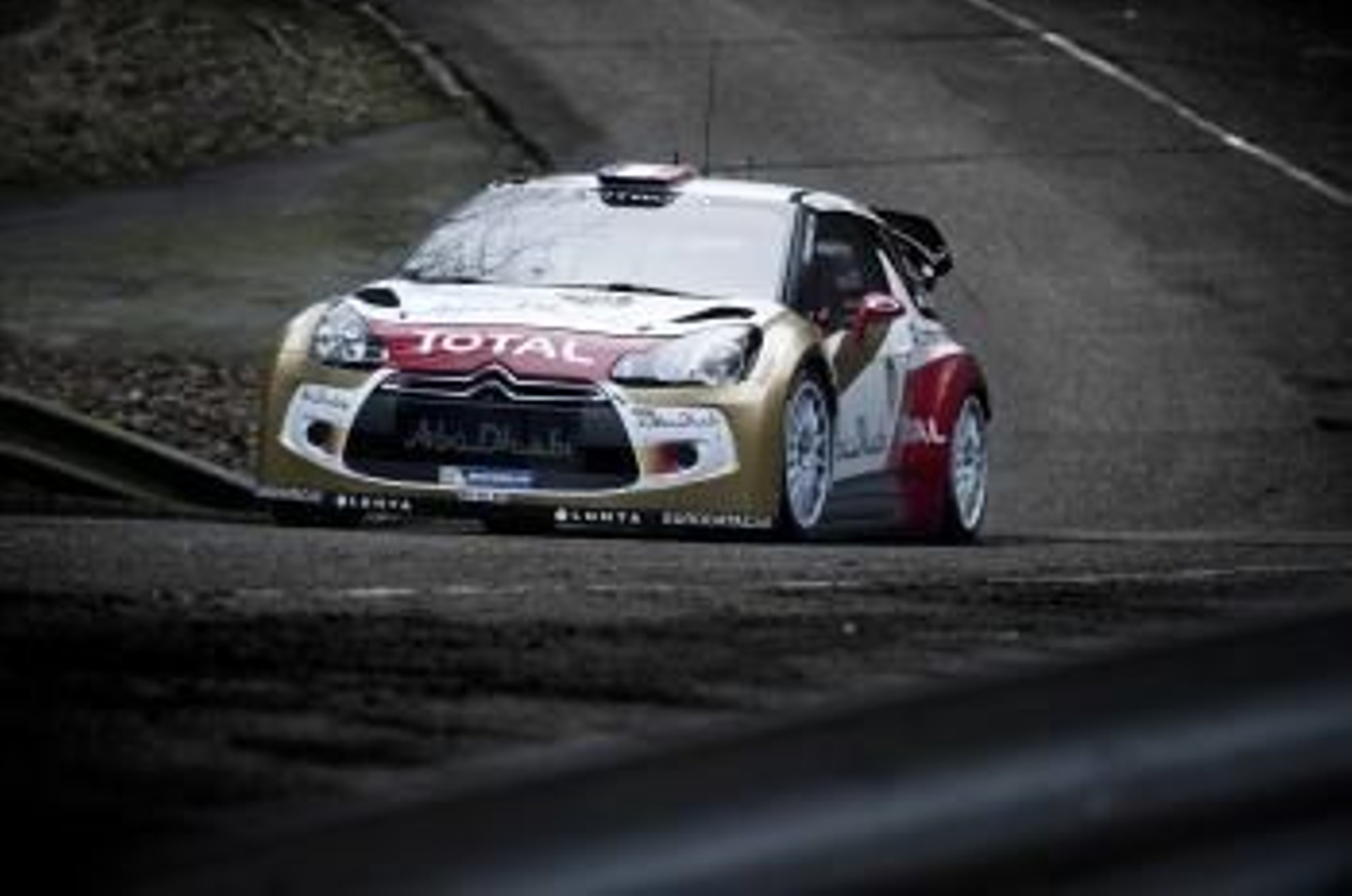 El Citroën con el que el español Dani Sordo disputará el Mundial, durante unas pruebas.