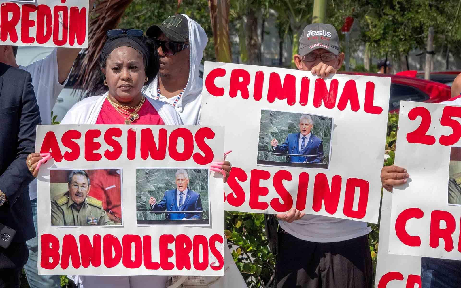 Miami (United States), 10/10/2021.- Members of the Cuban exile and freedom activists attend to a demonstration, in support of the Cuban people in the island and supporting a National Strike in Cuba, in Miami, Florida, USA, 10 October 2021. The day is the Cuba's Independence Day, also known as the Anniversary of the beginning of the War of Independence that marks the start of Cuba's struggle for independence from Spain in 1868. (Protestas, España, Estados Unidos) EFE/EPA/CRISTOBAL HERRERA-ULASHKEVICH