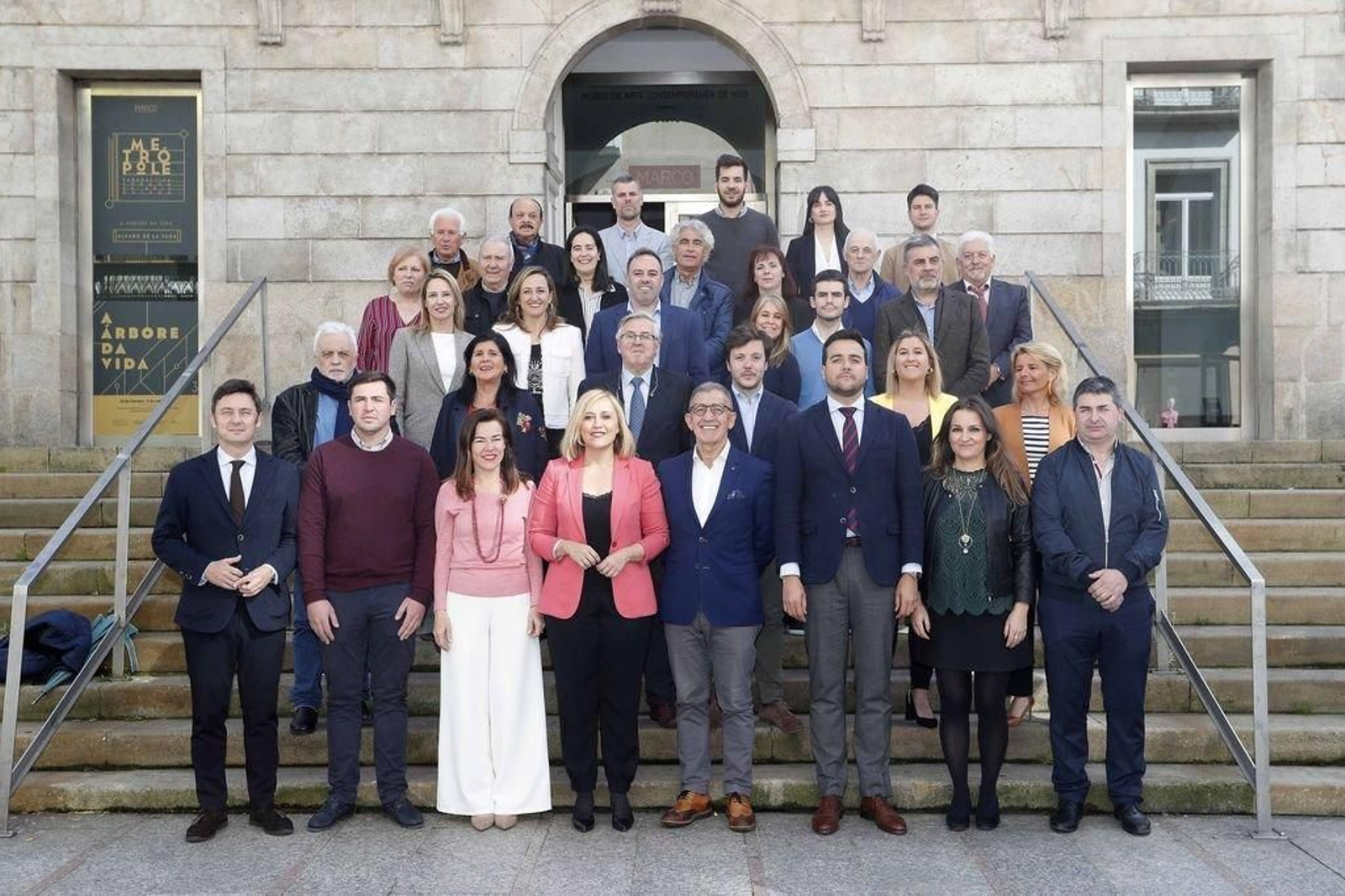 El equipo con el  que Elena Muñoz se presenta a las elecciones. A su lado, los números 2 y 3, Ramón Santamaría y Marián García, y los primeros puestos.