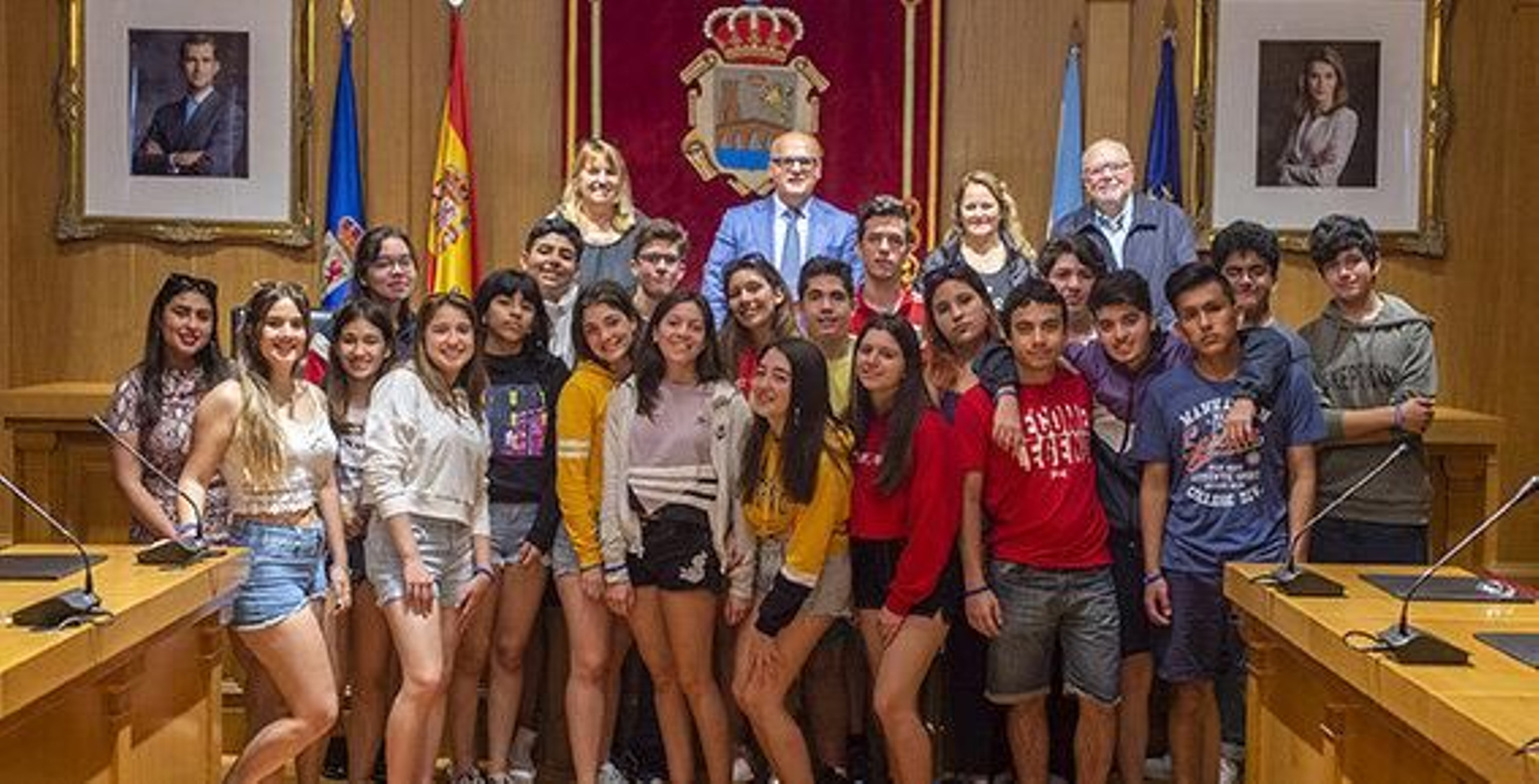 Alumnos del instituto argentino-gallego "Santiago Apóstol" de Buenos Aires visitan Ourense.
