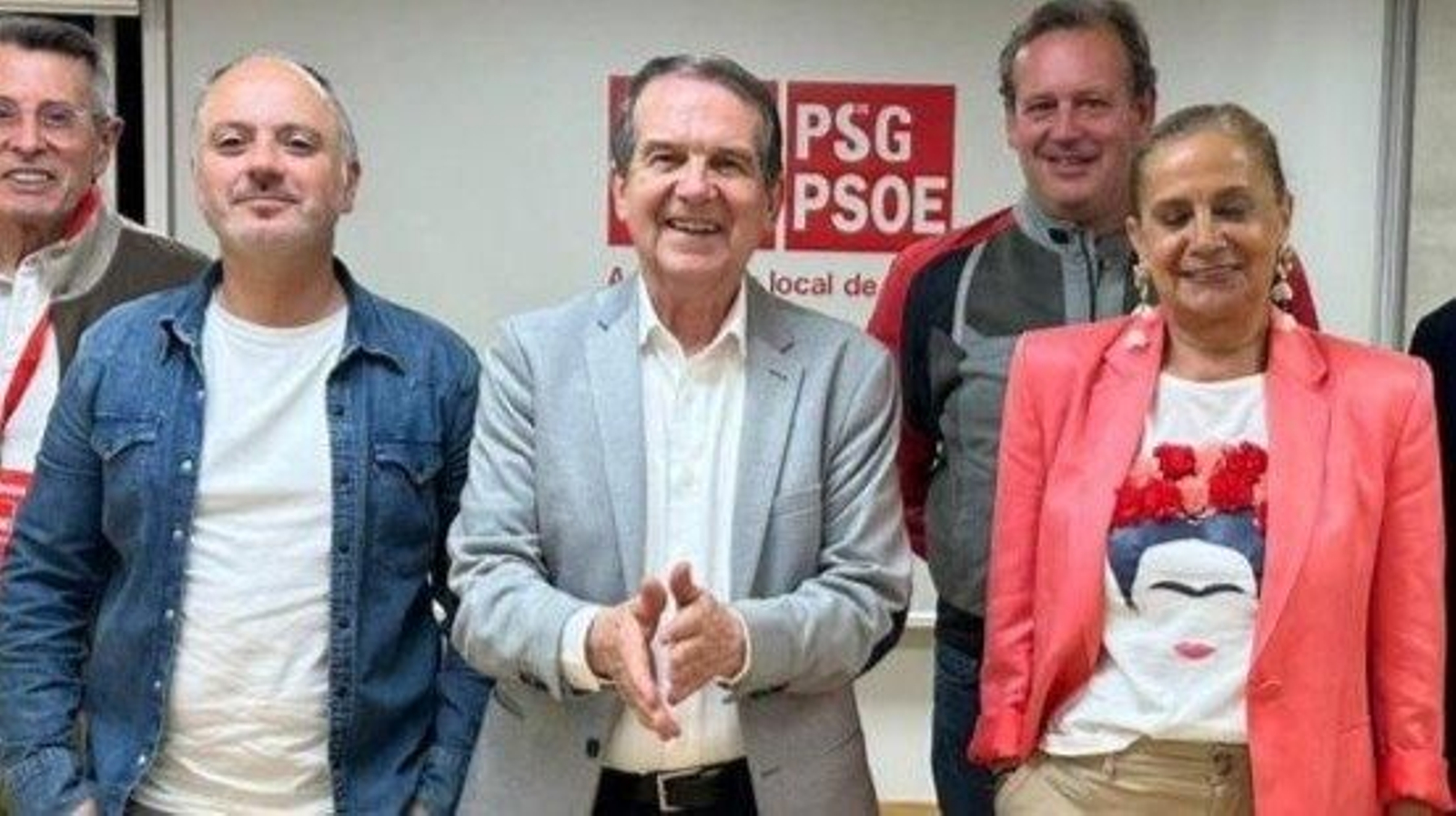 Regades (secretario provincial), Caballero (presidente local) y Silva (presidenta del PSdeG).