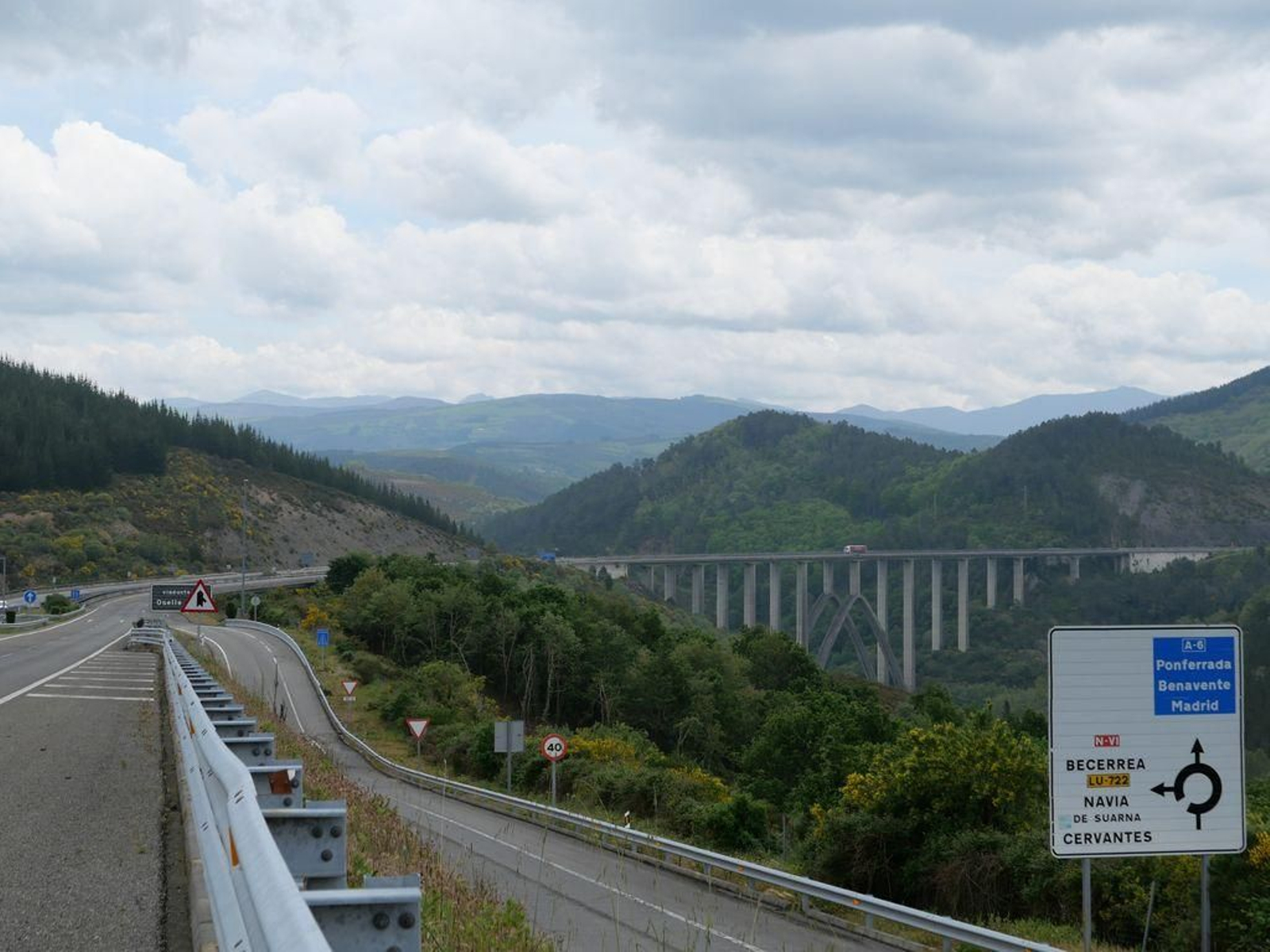 Viaducto del Narón a la altura de Becerreá el sábado,