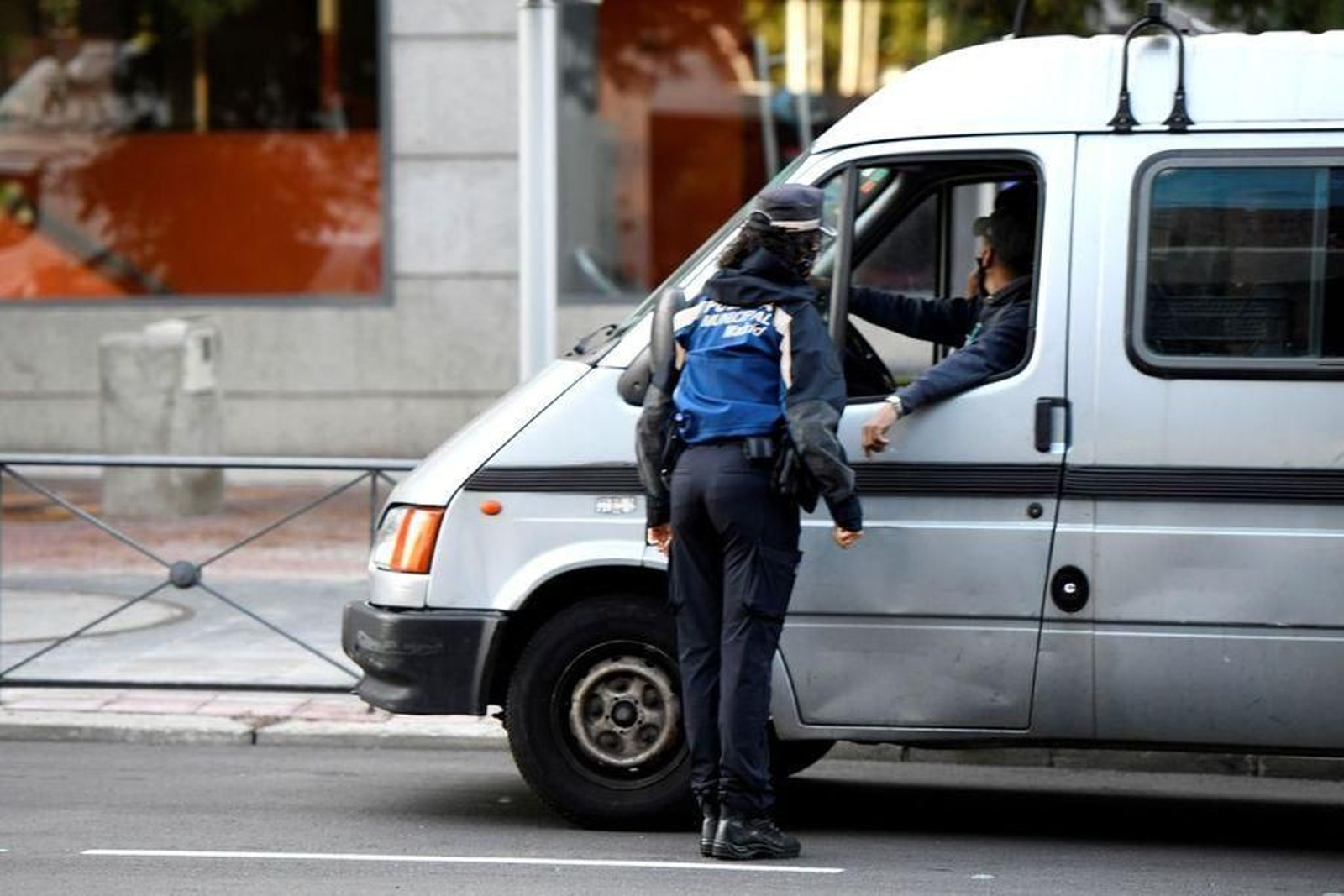 Control de la Policía Local en Vallecas.