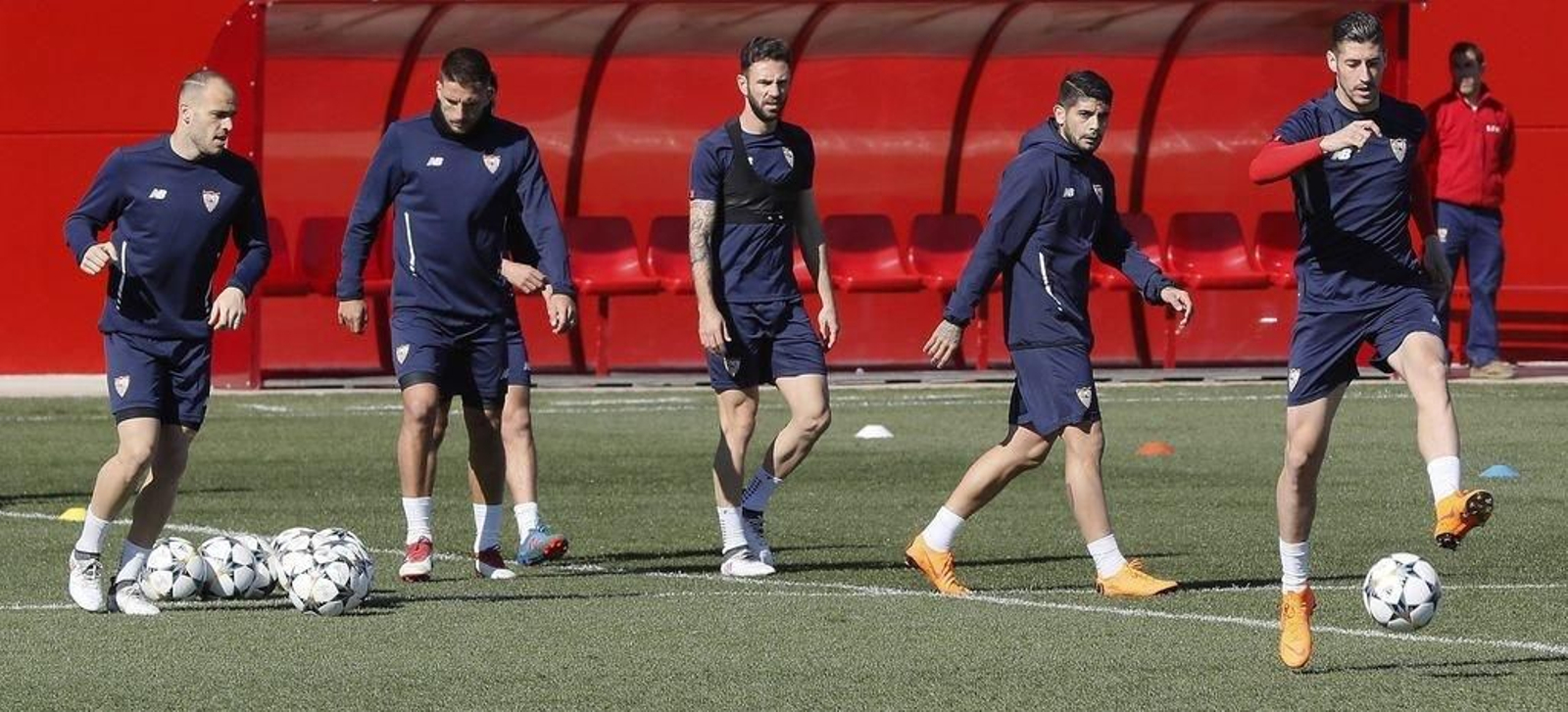 El Sevilla entrenó ayer para preparar el partido contra el United.