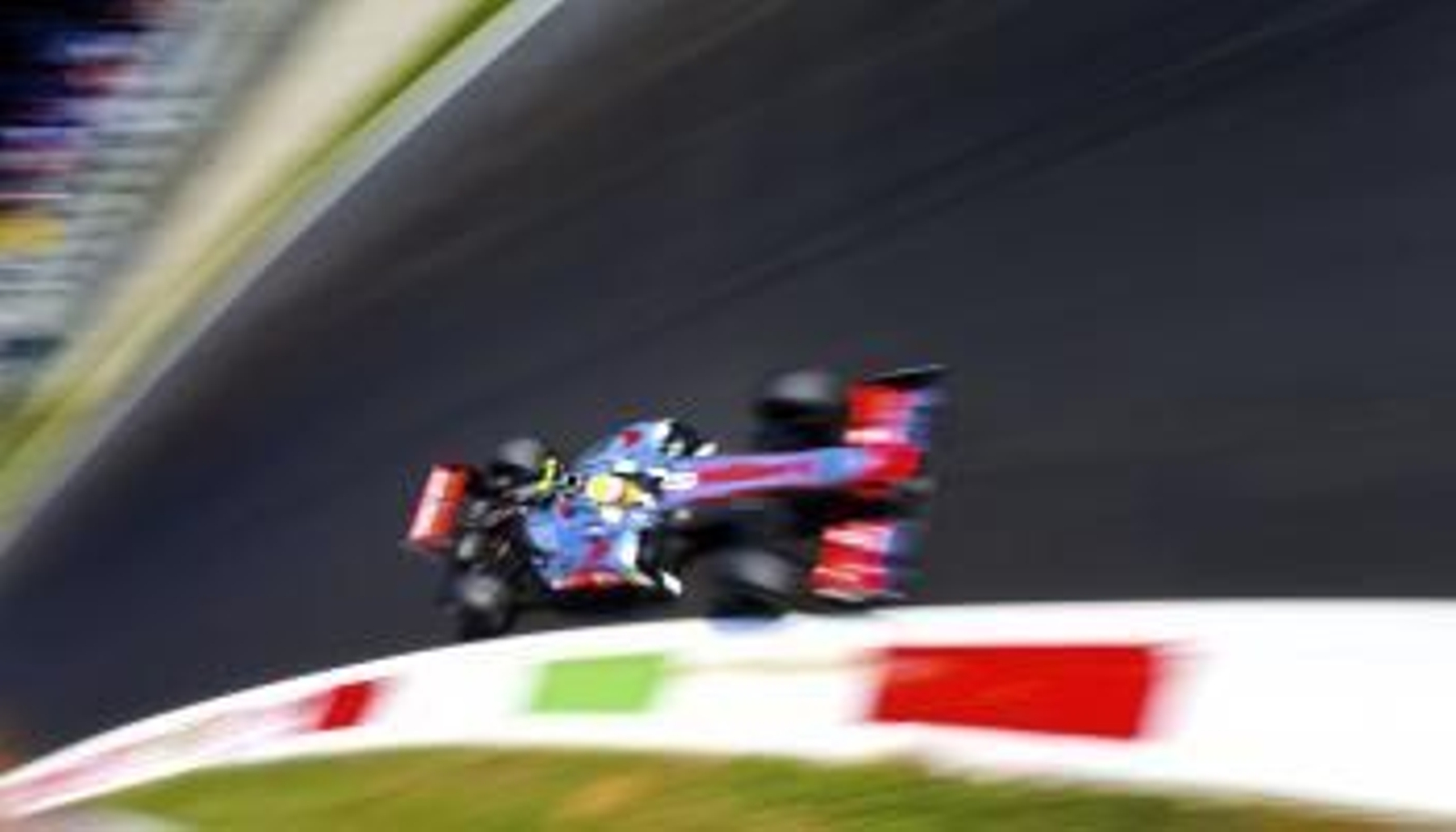 El piloto británico de Fórmula Uno, Lewis Hamilton, de McLaren Mercedes