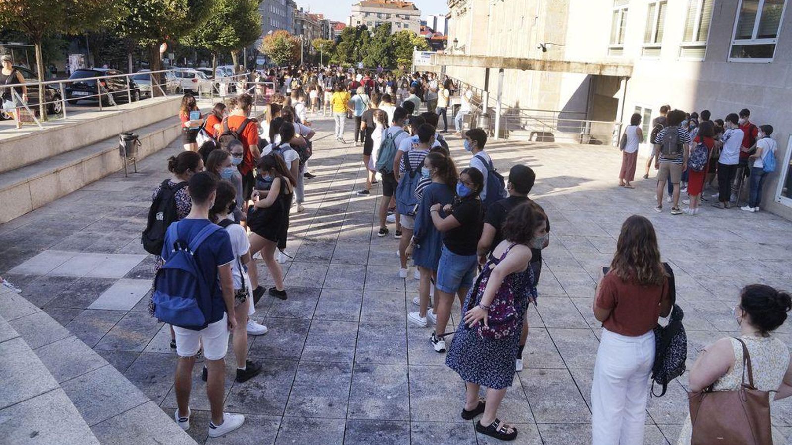 La entrada a los exámenes dejó en evidencia que algunas aglomeraciones eran inevitables.