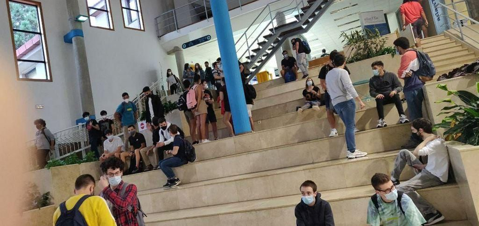 Los espacios comunes de los centros volvieron a llenarse de estudiantes.