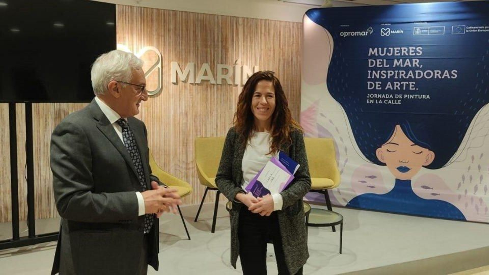 Carla Viso recogió el premio de manos de Juan Carlos Martín Fragueiro.