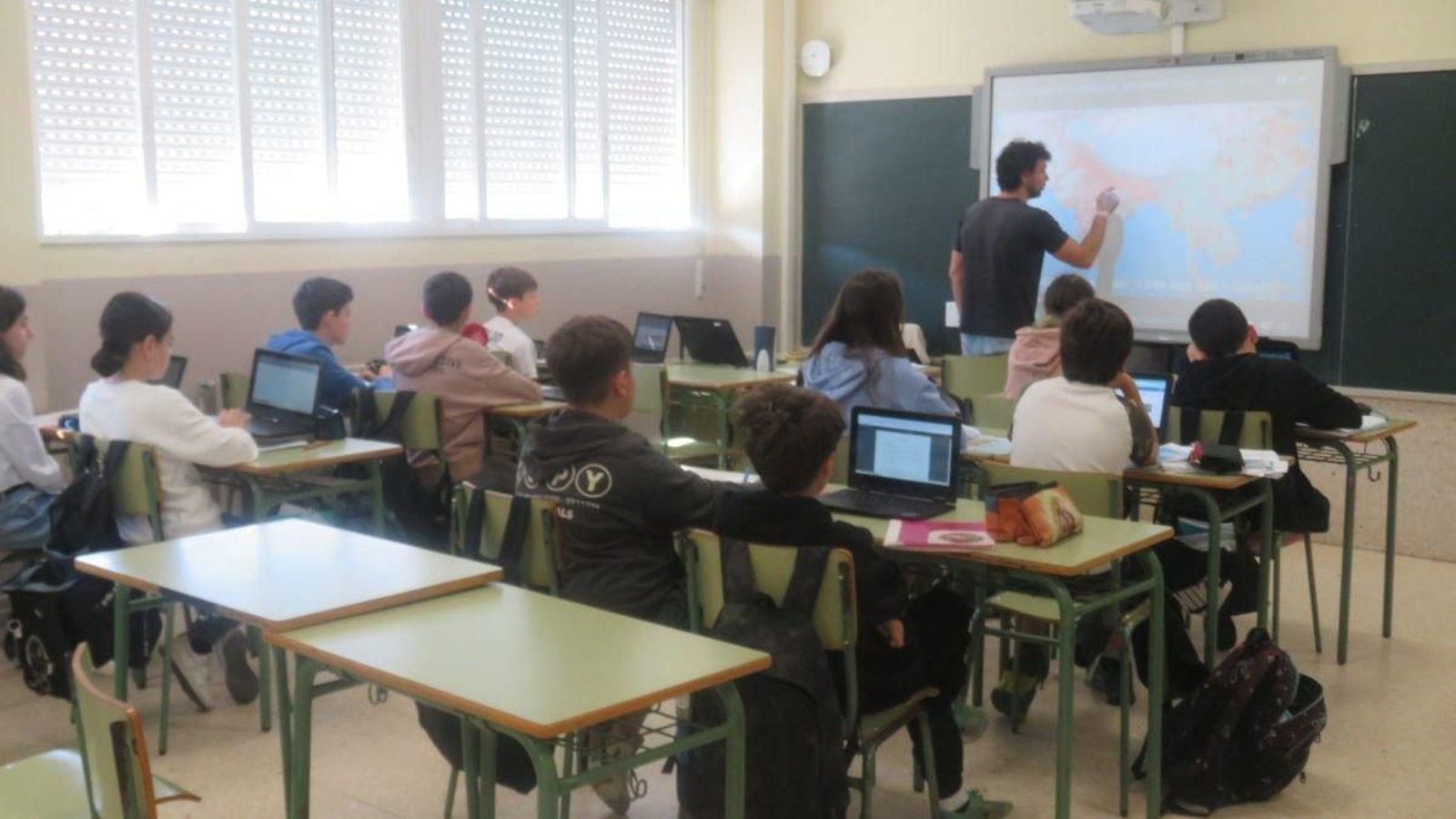 Estudiantes del IES República Oriental do Uruguai en una de las clases en las que utilizan E-Dixgal.