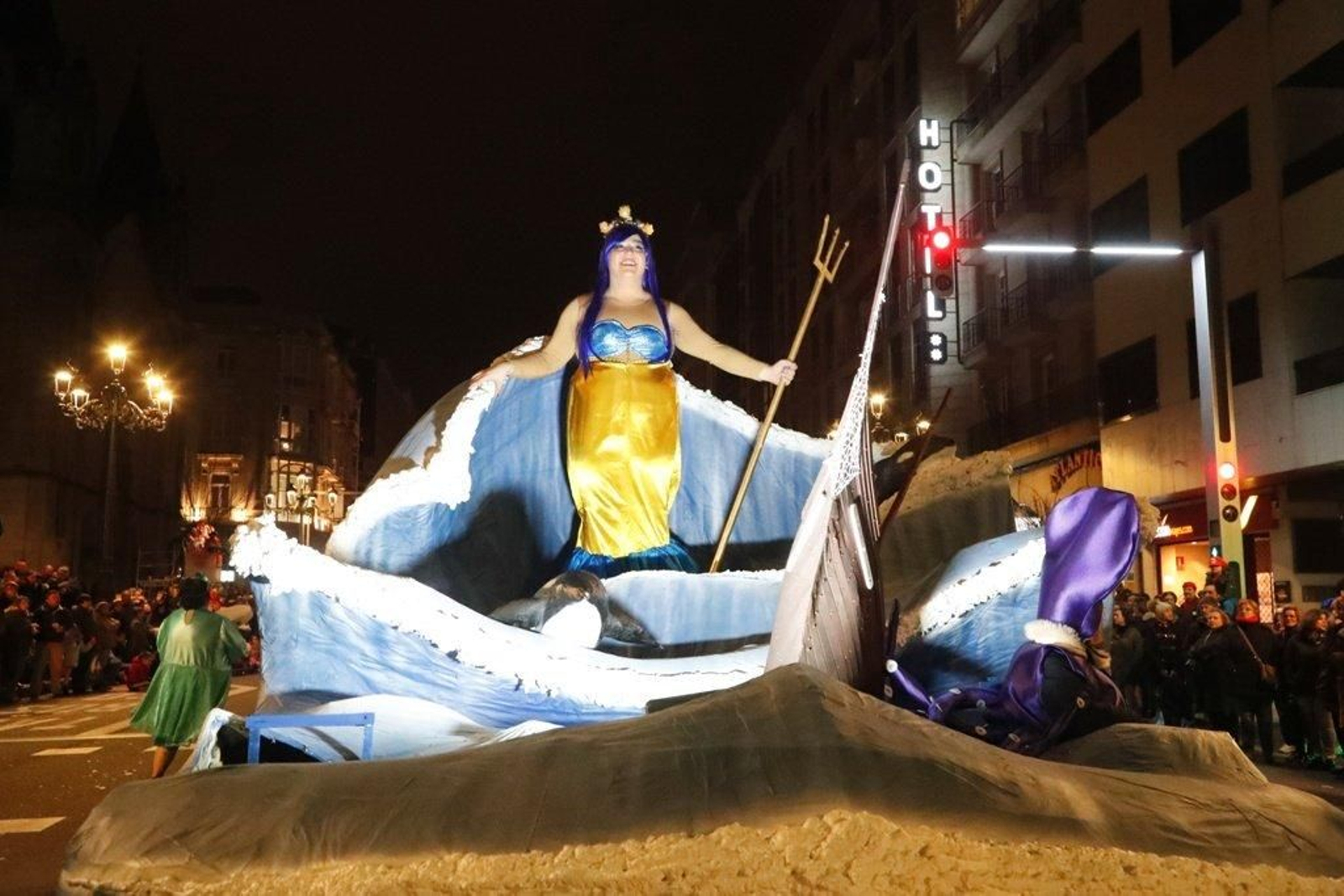 Las comparsas calientan el Entroido en Vigo Foto JVLandín 22