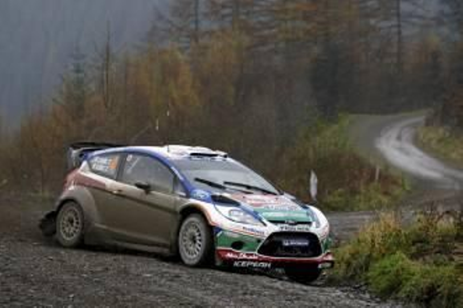 El finlandés Latvala, camino de la victoria en el rally de Gran Bretaña