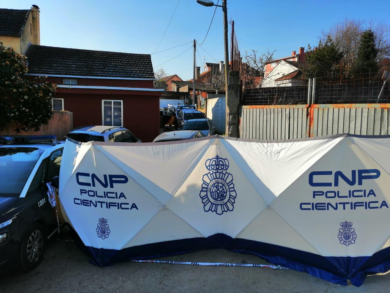 El presunto parricida estuvo presente en la finca familiar para realizar  la reconstrucción. // Vicente Alonso