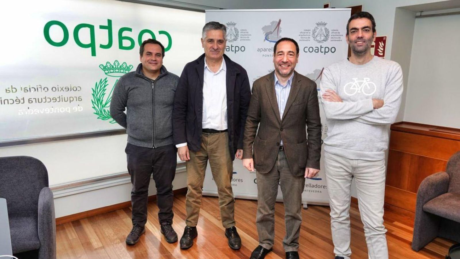 Antonio Arias y Manuel Rañó (en el centro) con los vocales José Iglesias y Pablo Freiría, ayer en Coatpo.