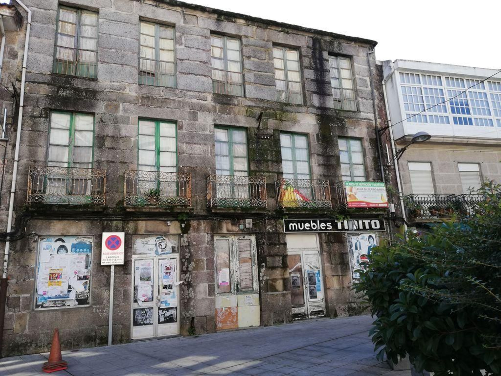 El inmueble que podrá adquirir el Concello de Ponteareas en la villa.