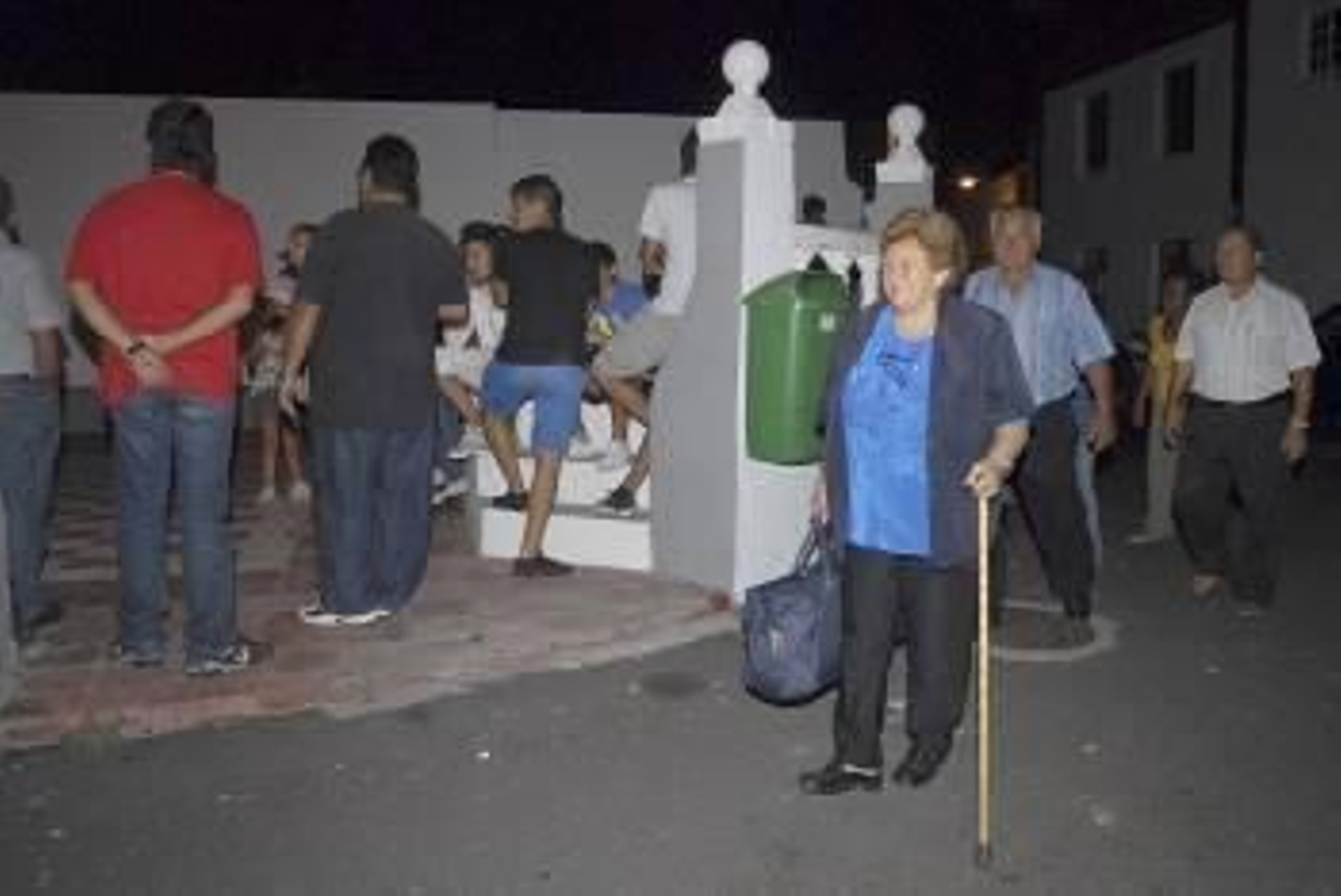 Vecinos del municipio de Frontera, en El Hierro, han sido desalojados de sus viviendas ante el riesgo de desprendimientos por los movimientos sísmicos que se han producido en la zona (Foto: EFE)
