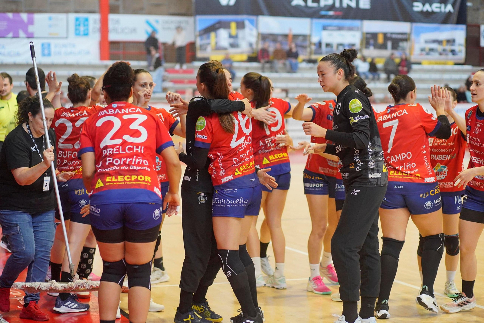 Saludos y ánimos antes del derbi gallego.